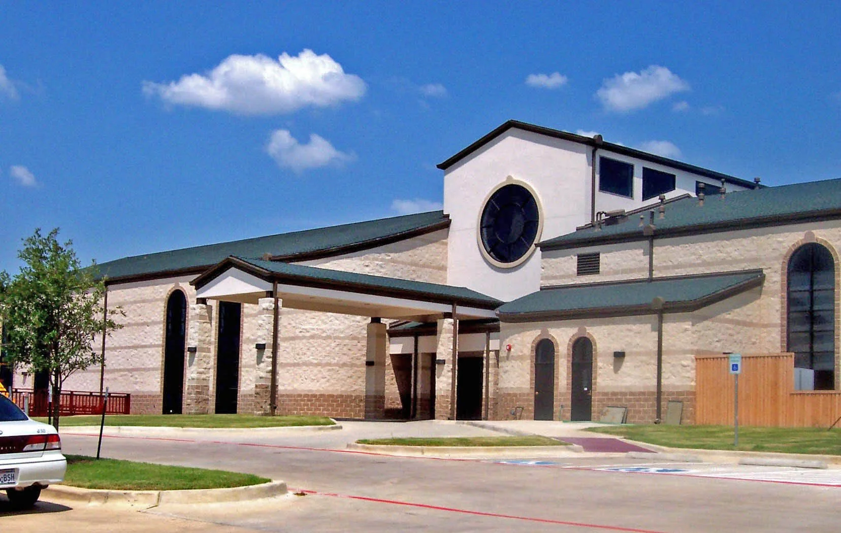ext-narthex_entrance02.jpg