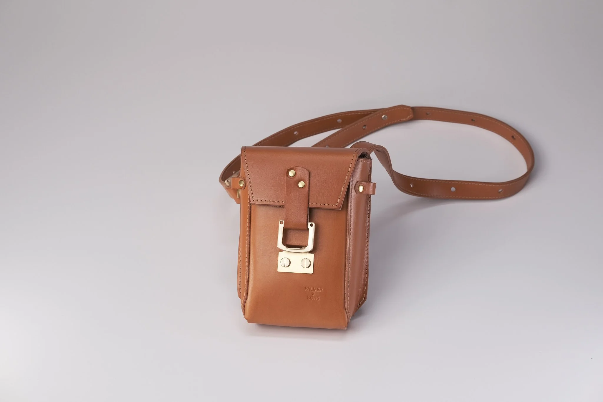 Palmer and Sons ProductsDSCFPalmer & Sons No 43 bridle leather side bag in London Tan0331.jpg