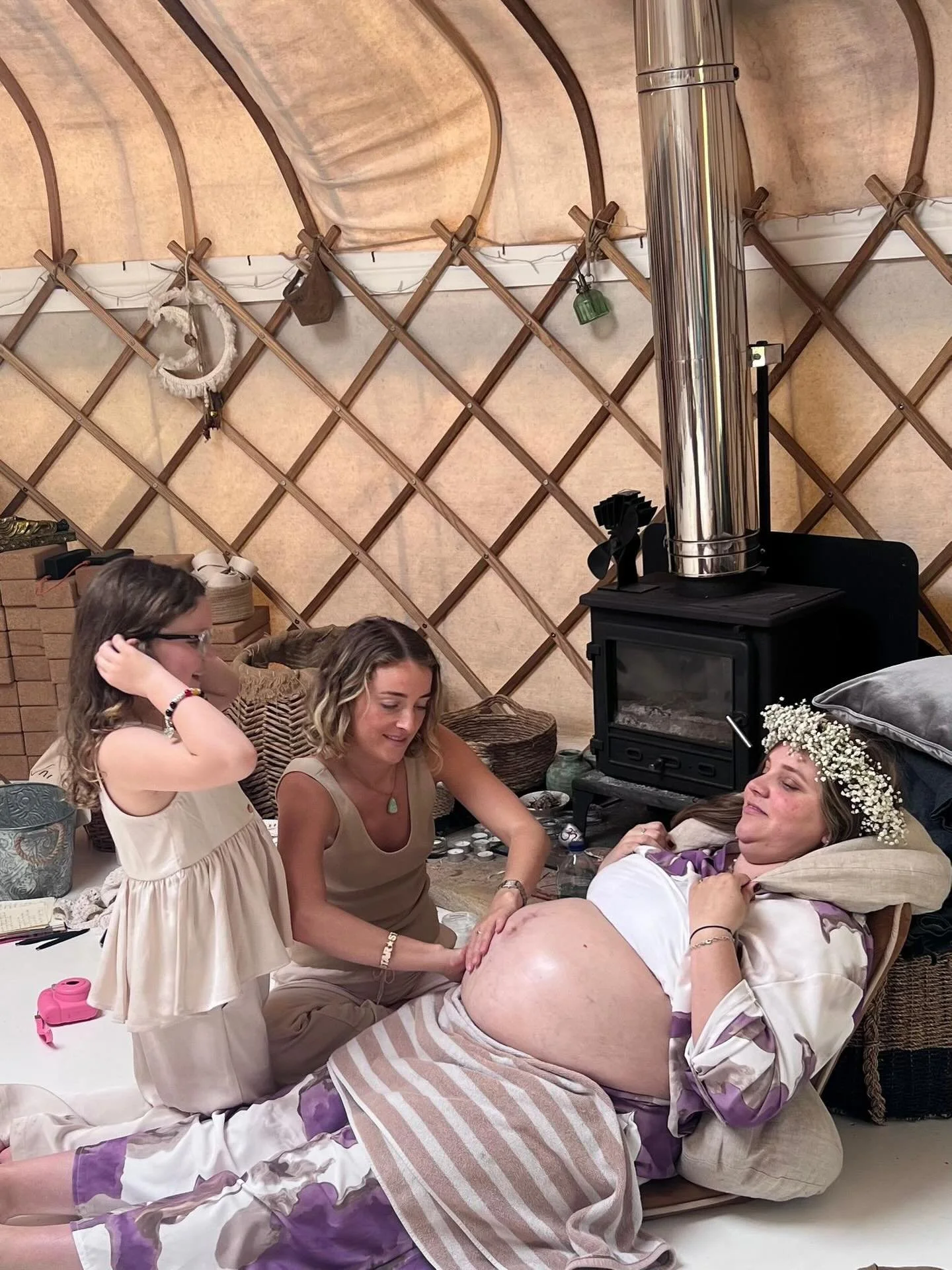 A Mother&rsquo;s Blessing ☁️✨🌸

The most special, magical, challenging, transformative time of a woman&rsquo;s life. Everyone else see&rsquo;s only from the outside what she feels every fibre of her being. She is creating life. The most spiritual ex