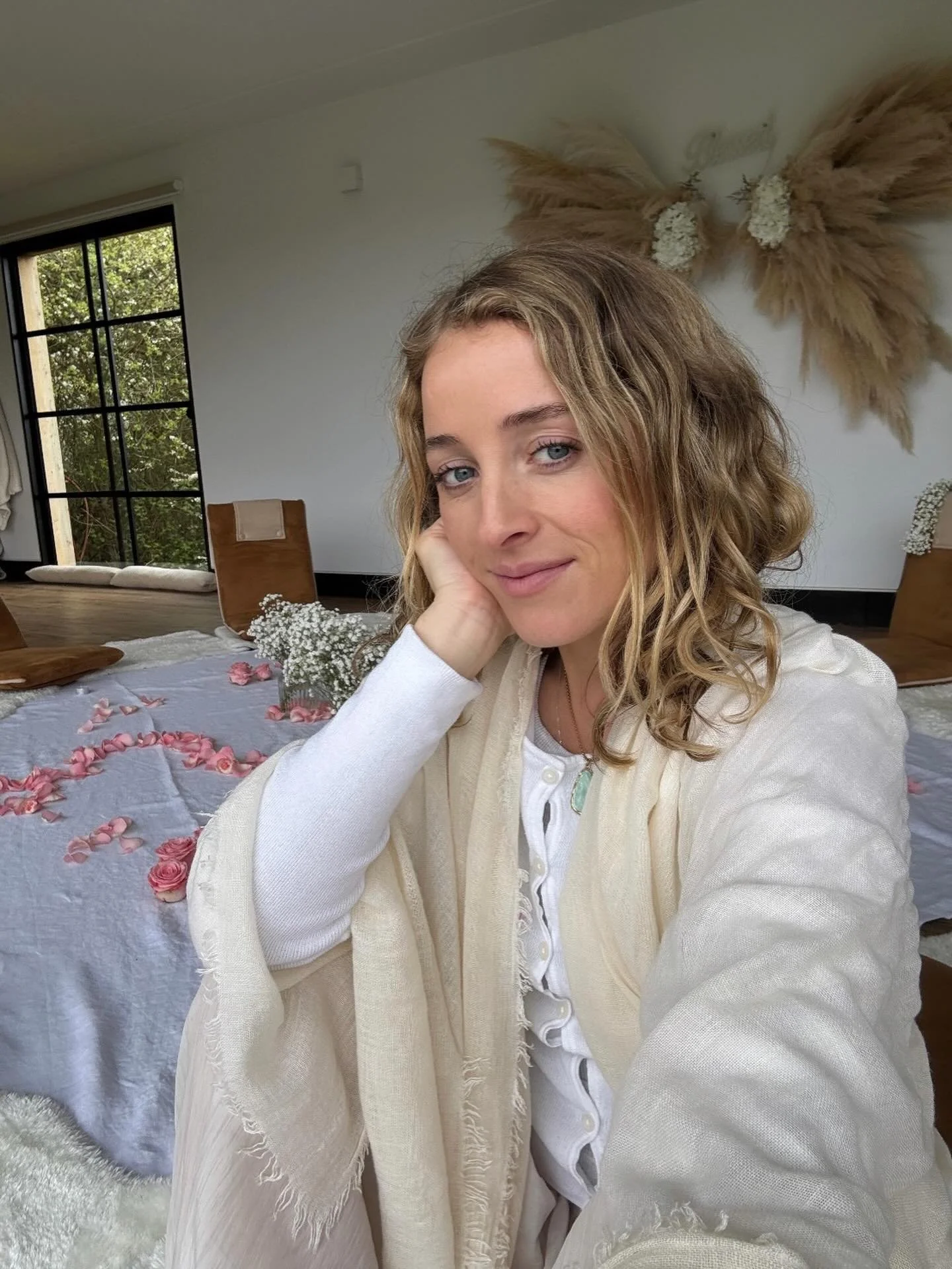 &ldquo;Some days I am a Goddess. Some days I am a wild child. And some days I am a fragile mess. Most days I am a bit of all three. But every day, I am here, trying&rdquo;

&ndash; S.C. Lourie

🌸🐺🌹 God it feels good to be back dancing with the div