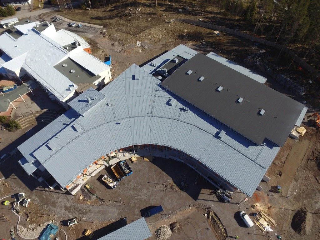 KJ-Pelti Oy toteuttama saneeraus Riihenmäen koululla.