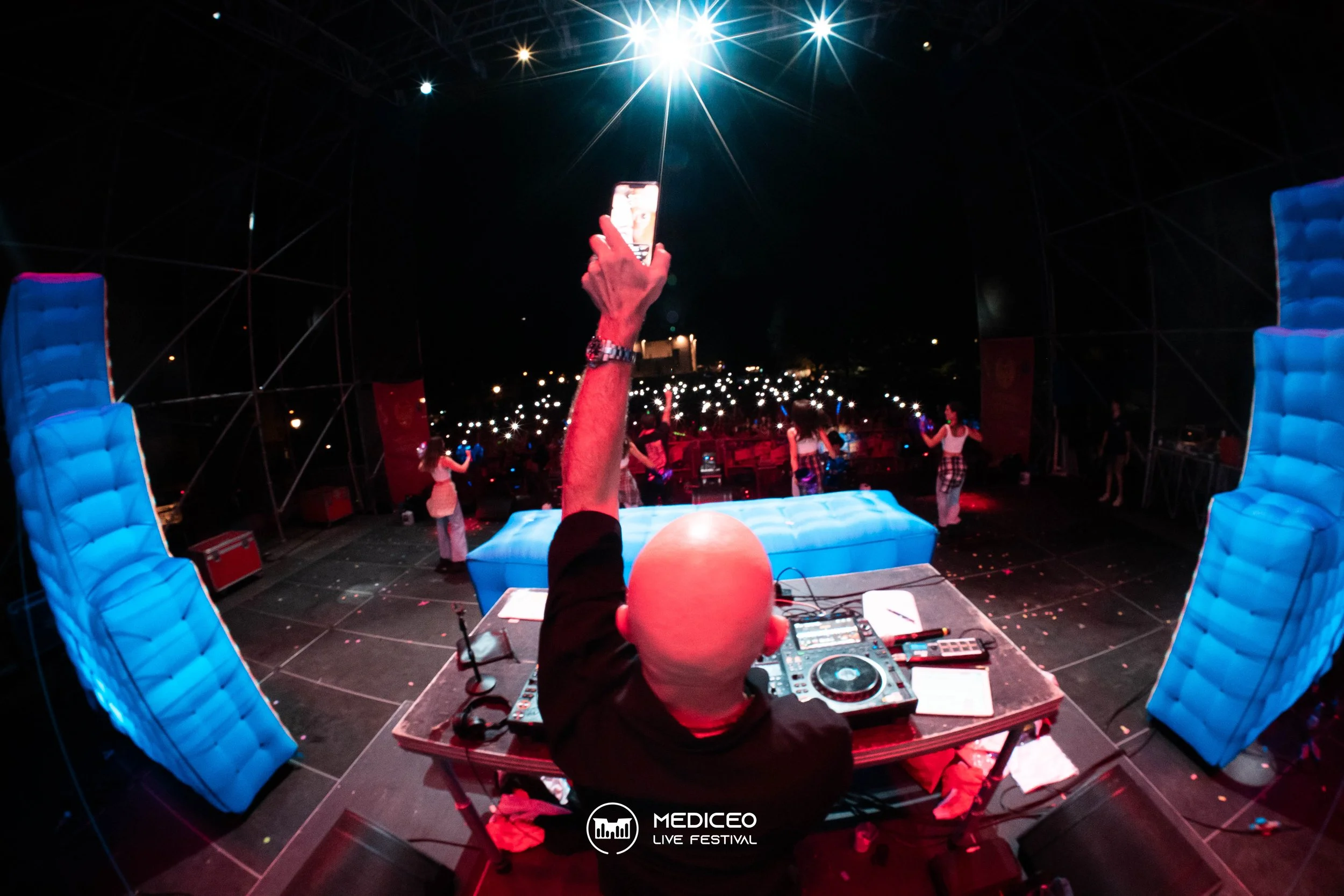 26.07.26 mediceo 90 logo-216.jpg