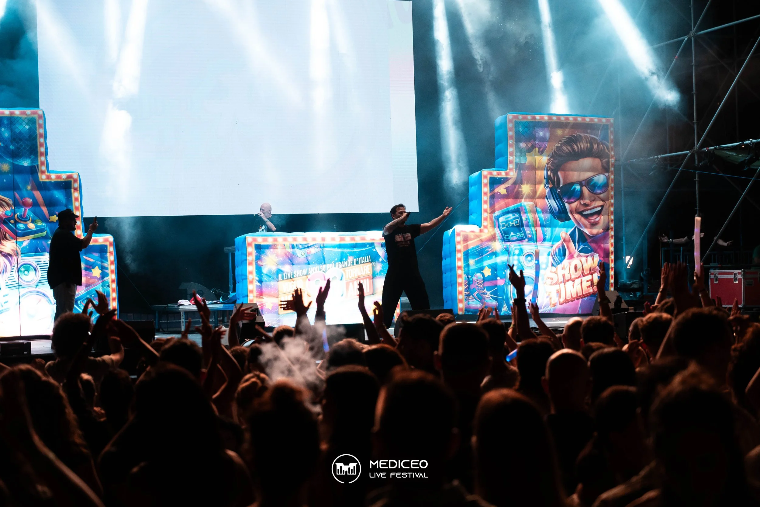 26.07.26 mediceo 90 logo-231.jpg