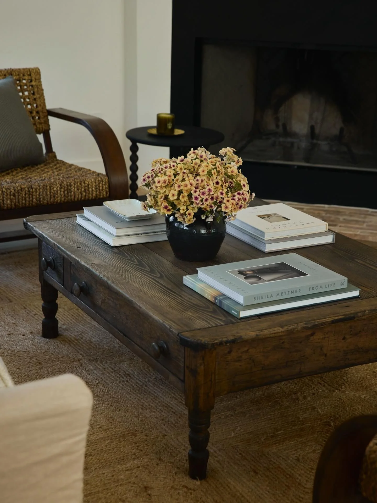 Details in Venice 
.
Photographed by @tinamichellephoto 
Styling + florals by @laurafiggie @floralmatter 
.
#coffeetablestyling #vintagefurniture #vintagecoffeetable #livingroominspo #interiordesign