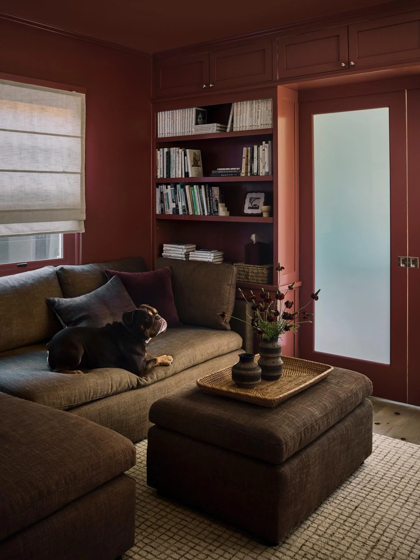 vibeeeeee shift ✨ swipe for the before 
.
paint is my favorite way to make a big impact in a short amount of time. The right paint color can truly change everything in a space. Adore my clients that aren&rsquo;t afraid to go bold.
.
Photography @tina