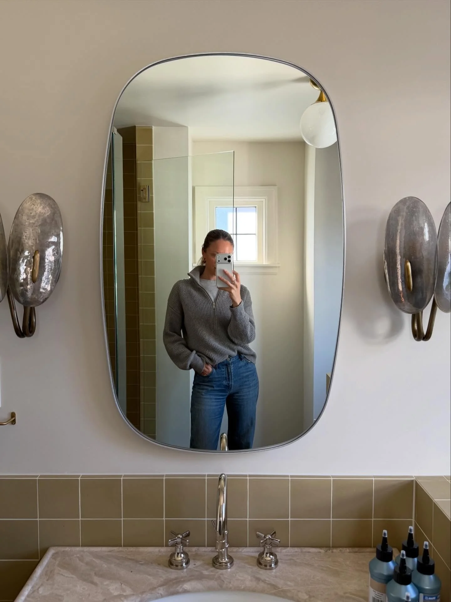 Pistachioooo + polished nickel + mercury glass + a little bit of aged brass. I love her! 

Obsessed with @zia_tile cement collection 💚
.
.
.
#interiordesign
#bathroomremodel
#bathroomtile
#interiordesigninspo 
#tileinspiration