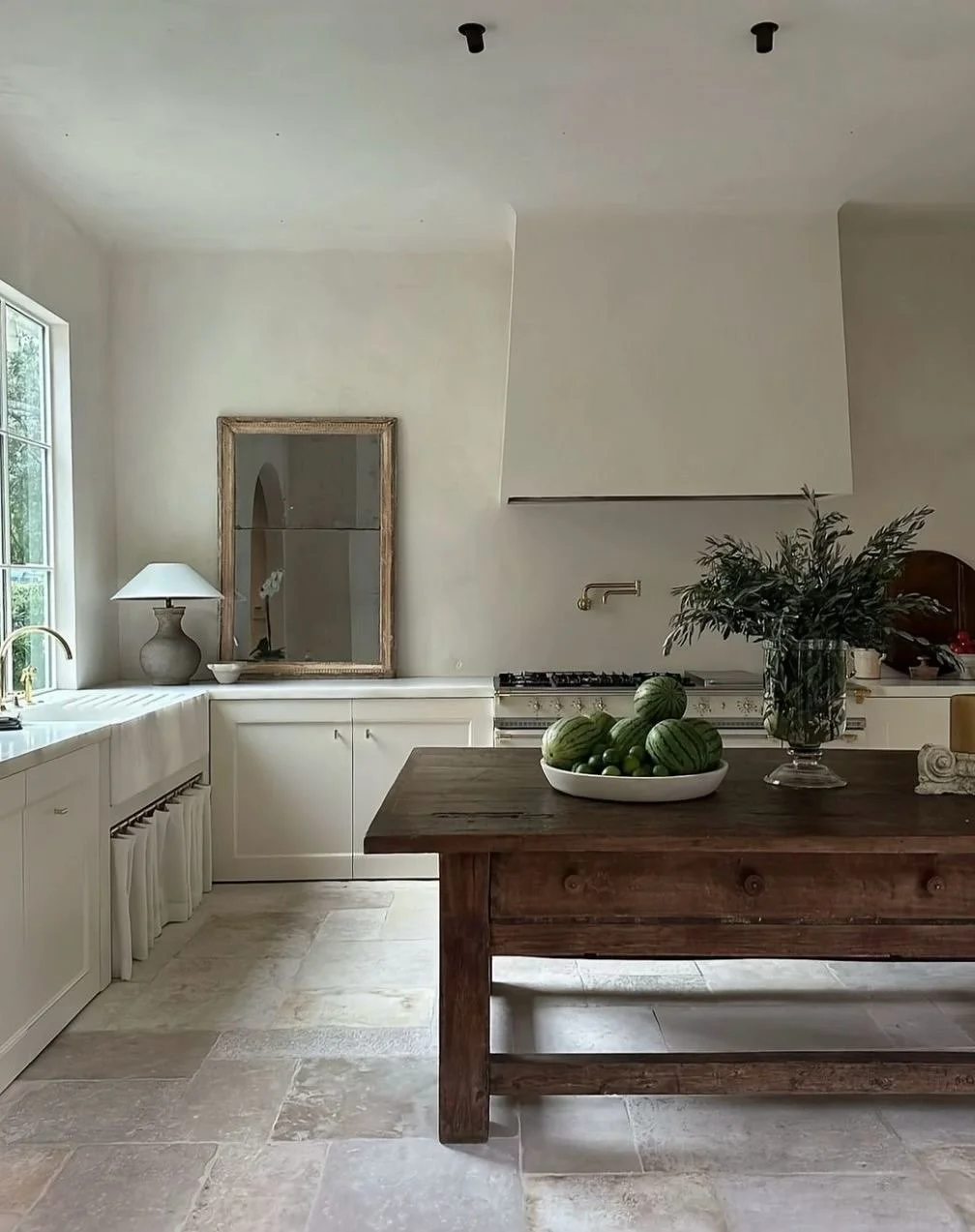 kitchen inspiration for a remodel underway 
.
designs by Jill Egan Interiors, @hendrickschurchill @cedarandoakhomes @kdcountryhouse