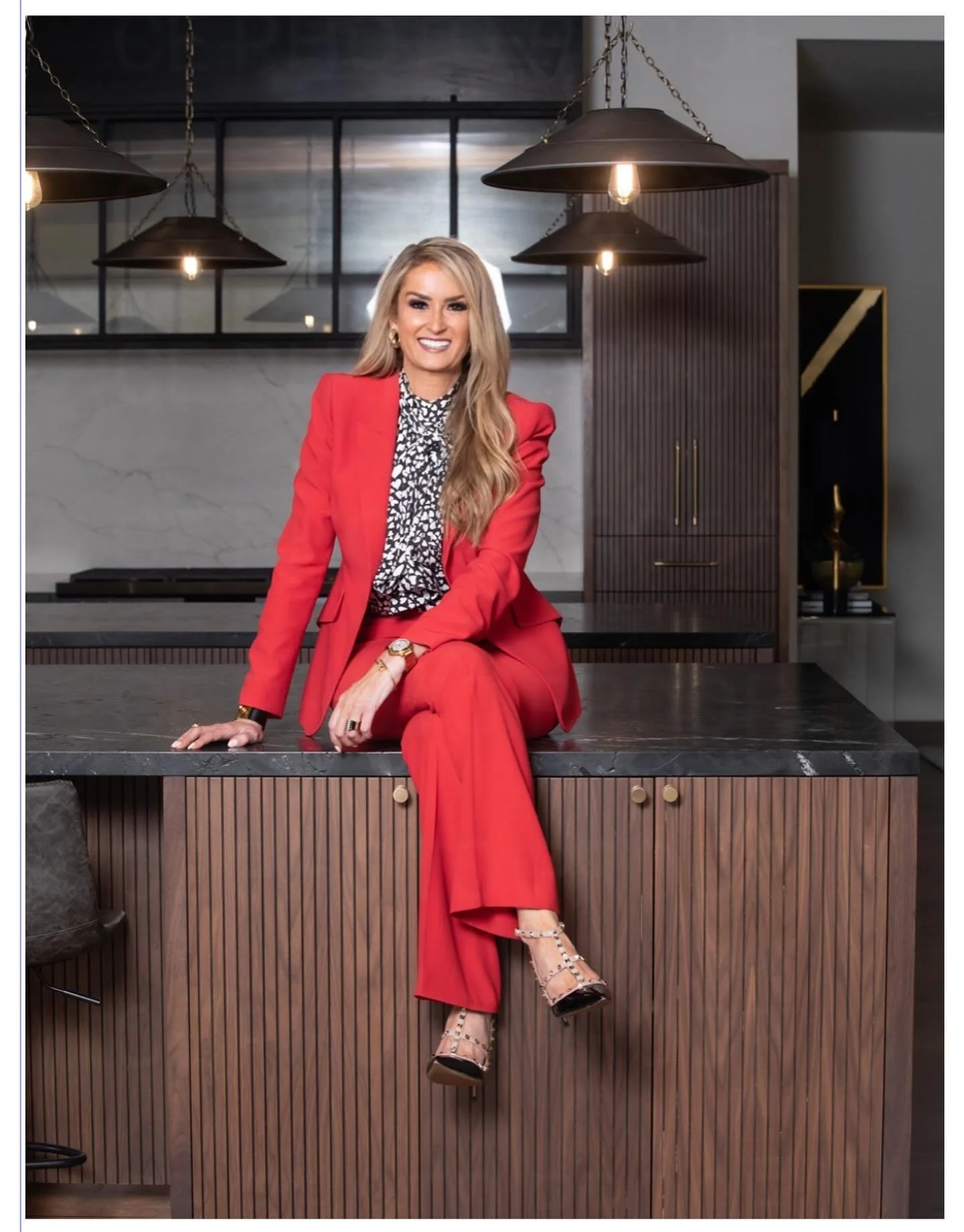 At Kate Longley Designs, we specialize in creating interiors that blend sophistication, comfort, and individuality. From construction and finishes to furniture and art, we curate every detail so your home feels like a true reflection of your lifestyl