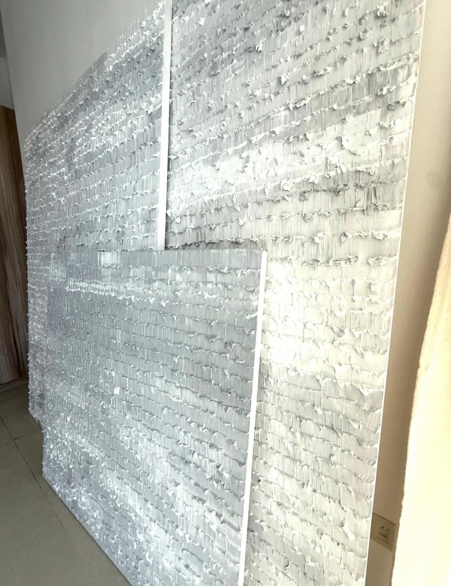 When art becomes architecture.
⠀
I commissioned these oversized oil paintings to bring depth, movement, and quiet drama to my client&rsquo;s space. Custom scale. Custom palette. One of a kind.
⠀
This is the level of detail that defines Kate Longley D