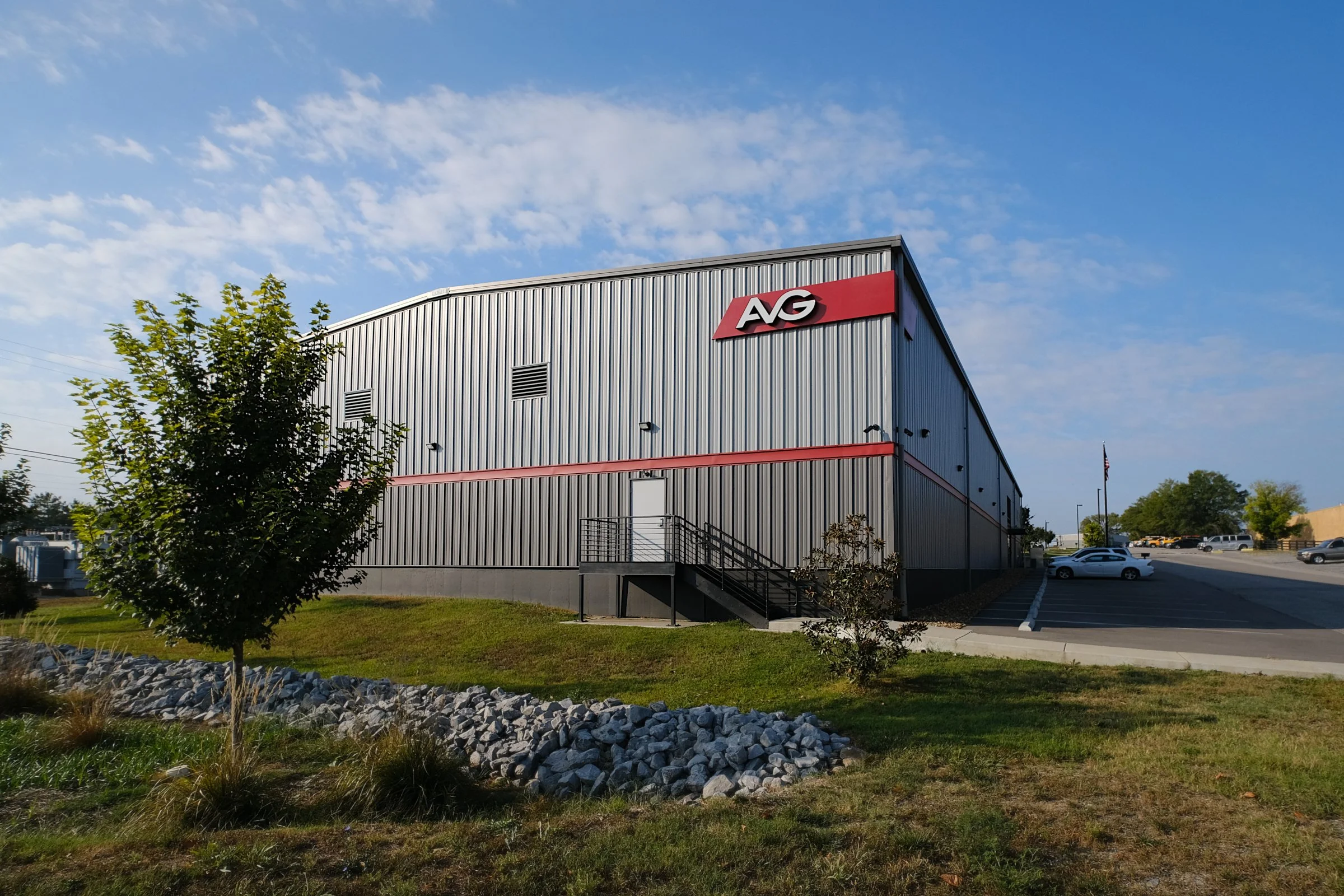 The Auto Vault Garage is a state-of-the-art car club, a first of its kind in Nashville, Tennessee. Inside, members can have their prized possessions detailed while enjoying the mezzanine lounge. The Auto Vault Garage by Gant Architectural Studio. Wil