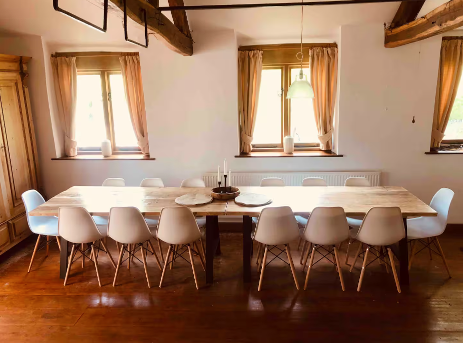 Opera Snapshot_2025-11-28_132138_www.airbnb.co.za.png