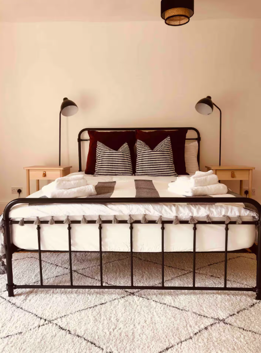 Opera Snapshot_2025-11-28_132541_www.airbnb.co.za.png