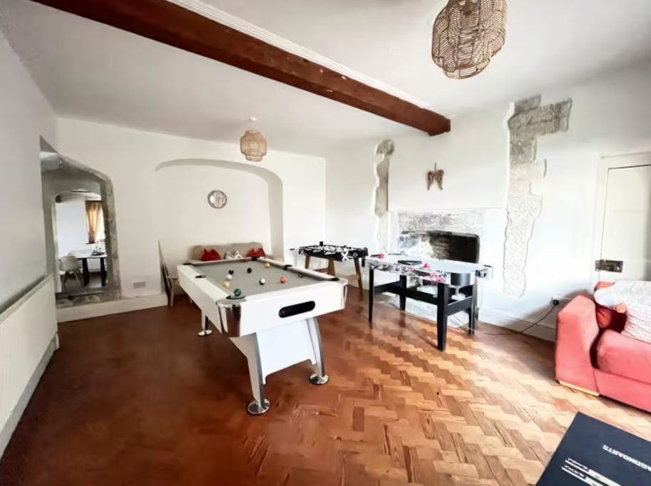 Opera Snapshot_2025-11-28_132920_www.airbnb.co.za.png