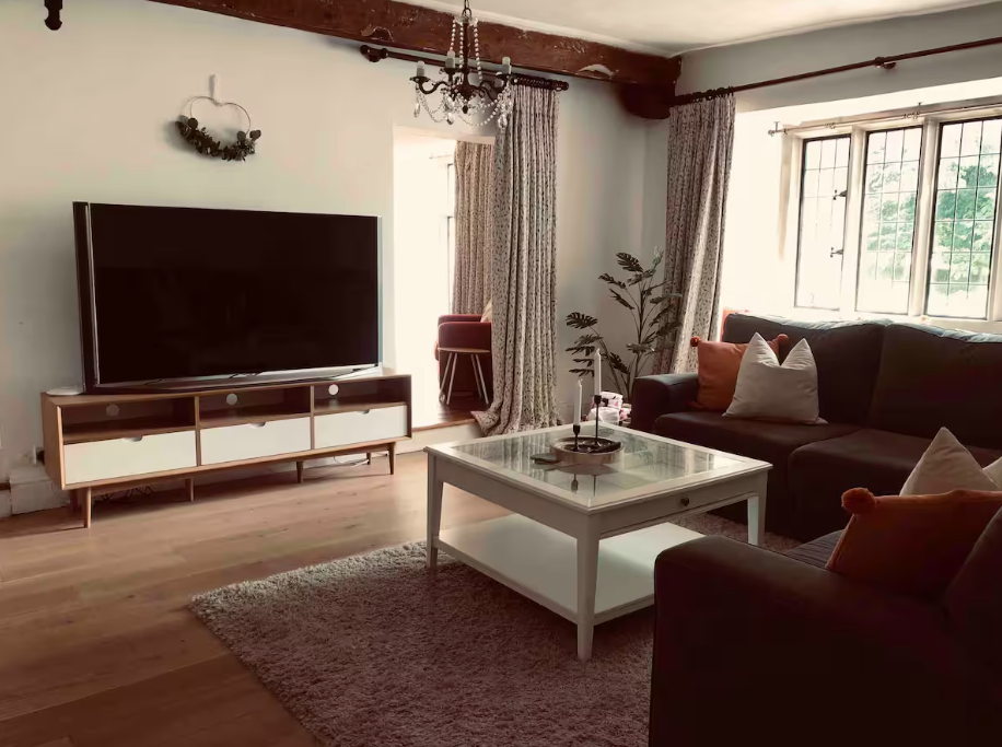 Opera Snapshot_2025-11-28_133000_www.airbnb.co.za.png