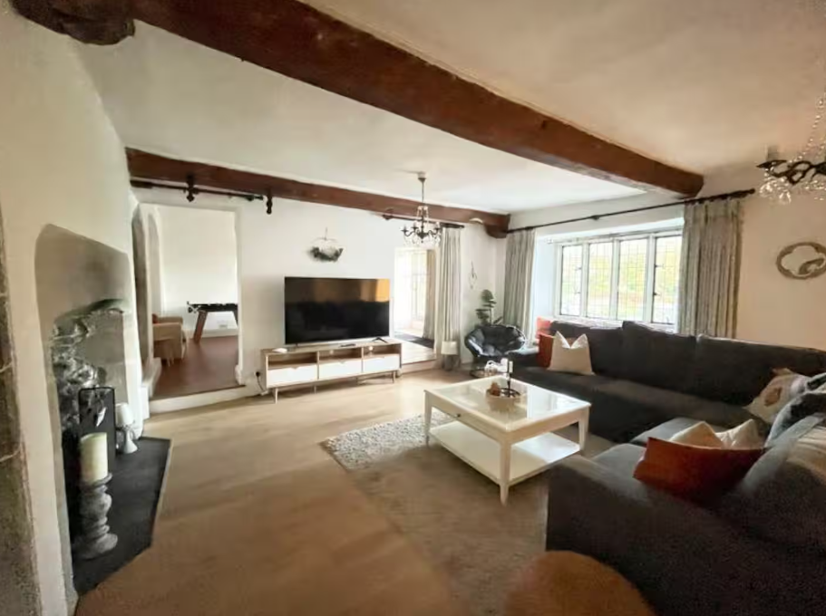 Opera Snapshot_2025-11-28_132939_www.airbnb.co.za.png