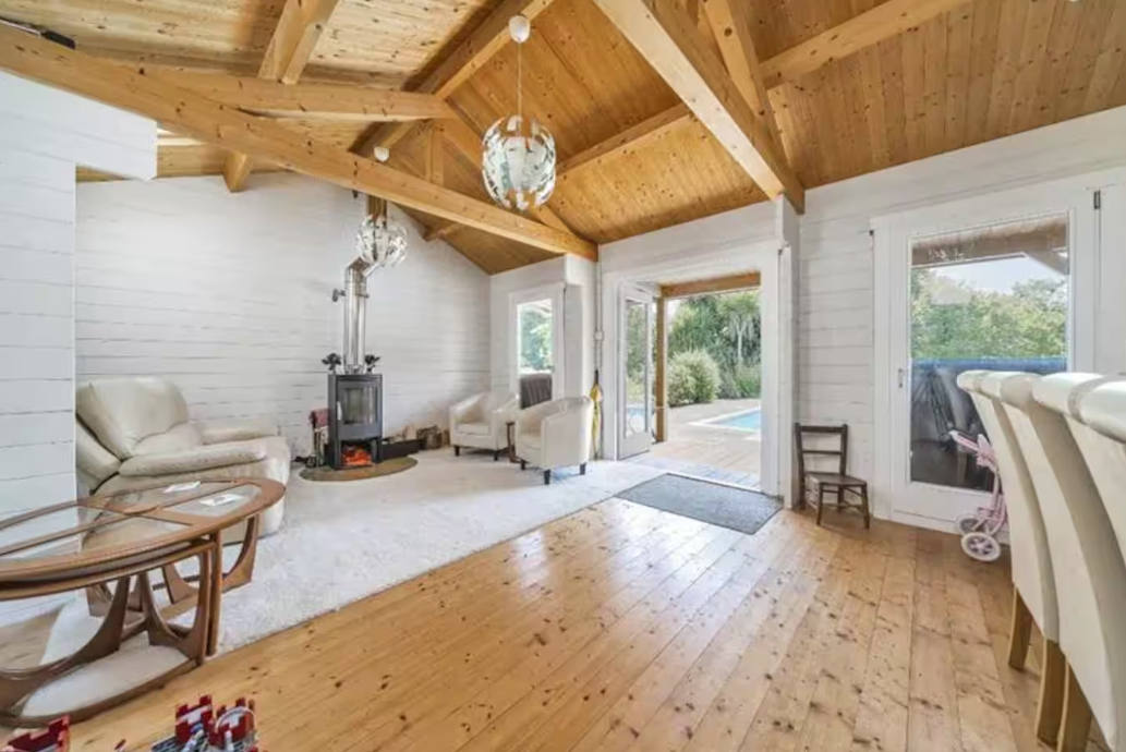 Opera Snapshot_2025-11-28_151018_www.airbnb.co.za.png