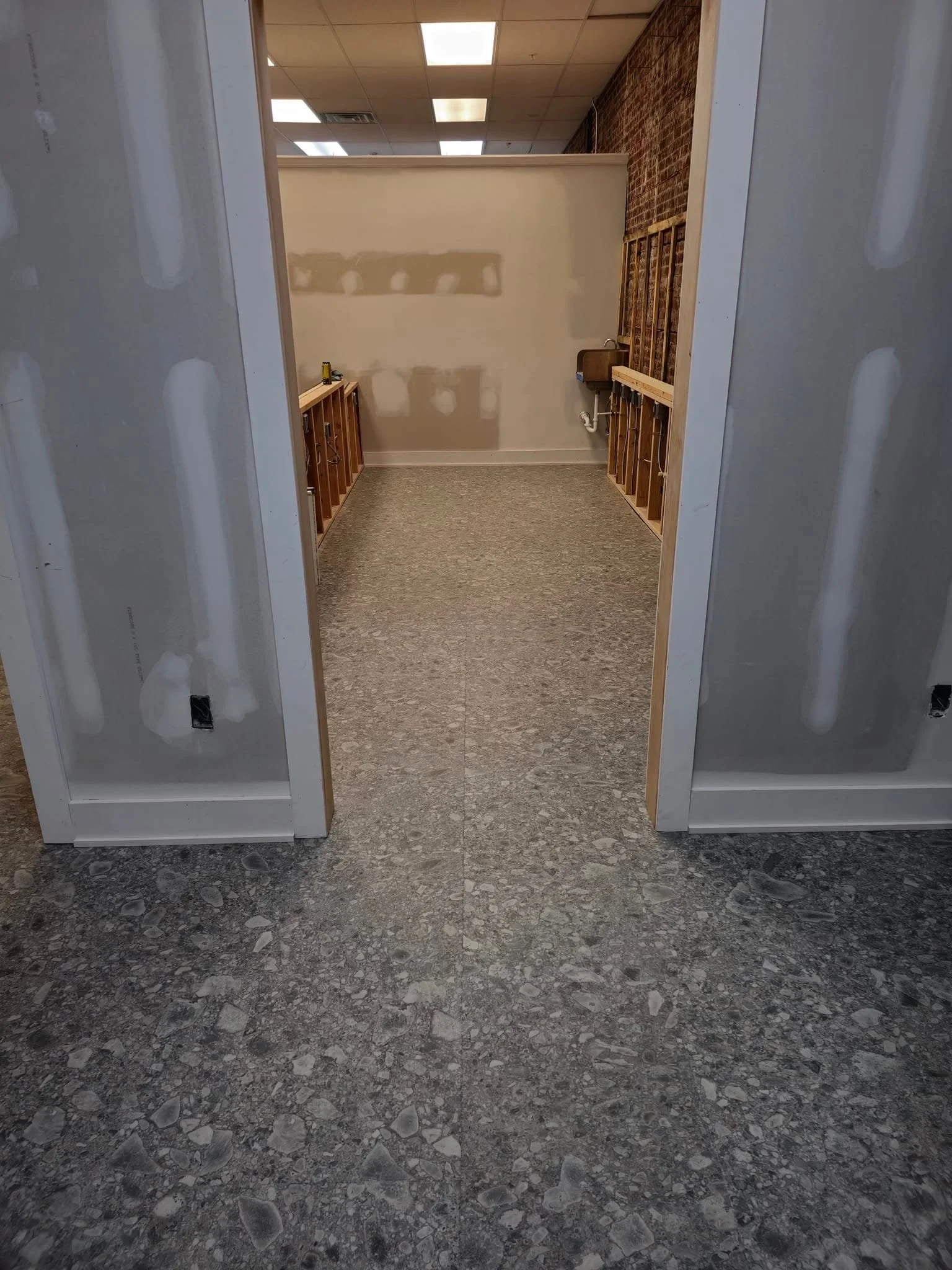 Spire Coffee Shop 
18”x 36” Floating Tile. Karndean Travertine Naturale Ceppo