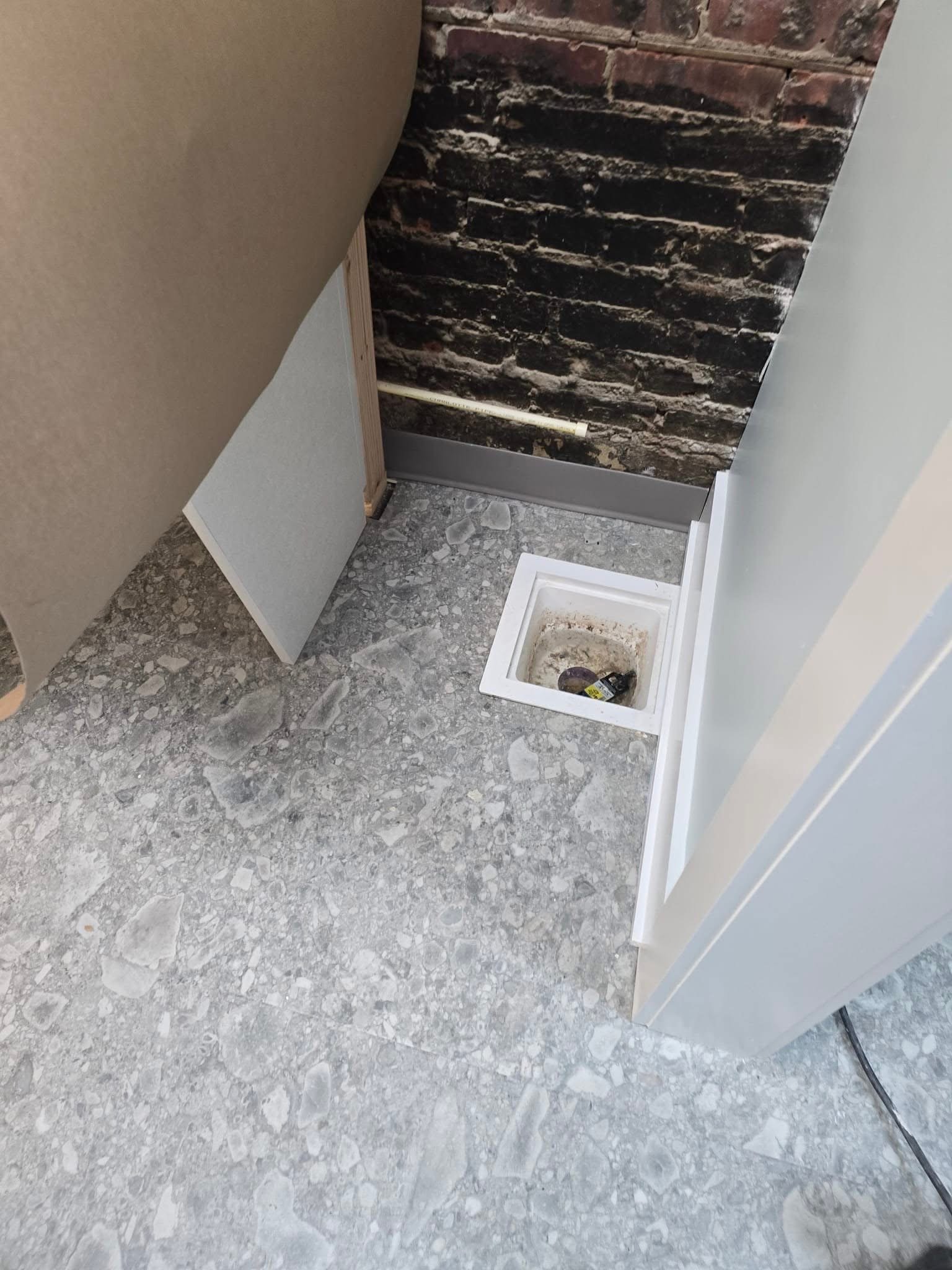 Spire Coffee Shop 
18”x 36” Floating Tile. Karndean Travertine Naturale Ceppo