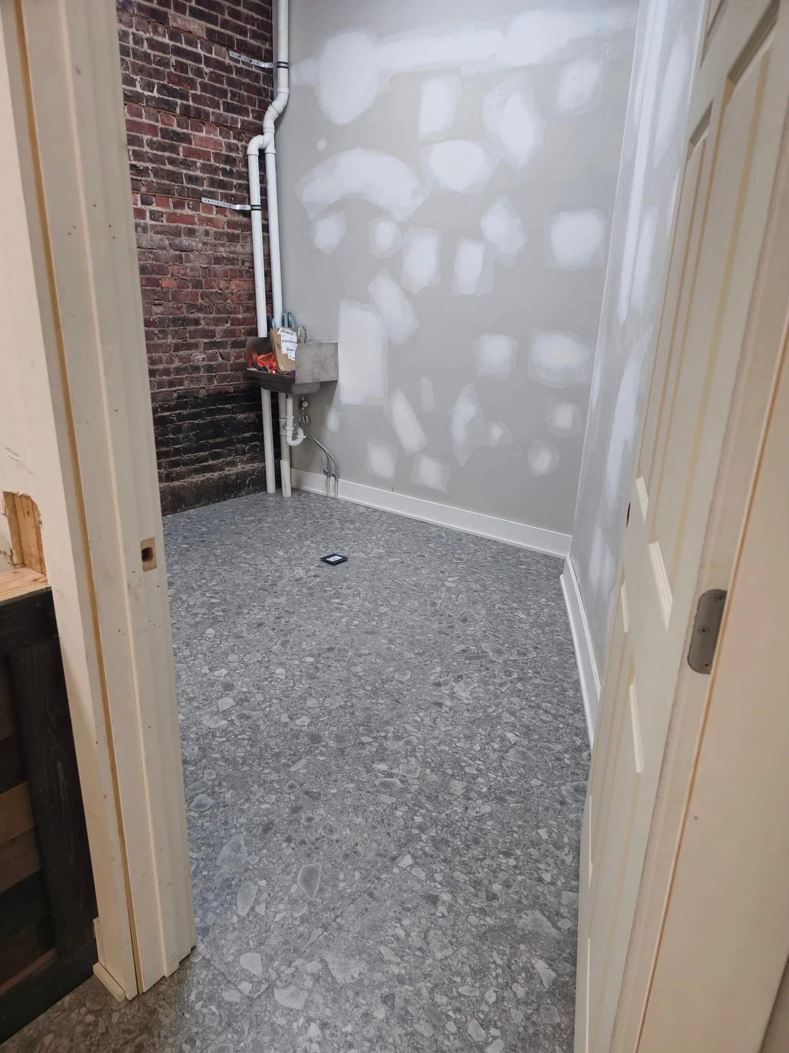 Spire Coffee Shop 
18”x 36” Floating Tile. Karndean Travertine Naturale Ceppo