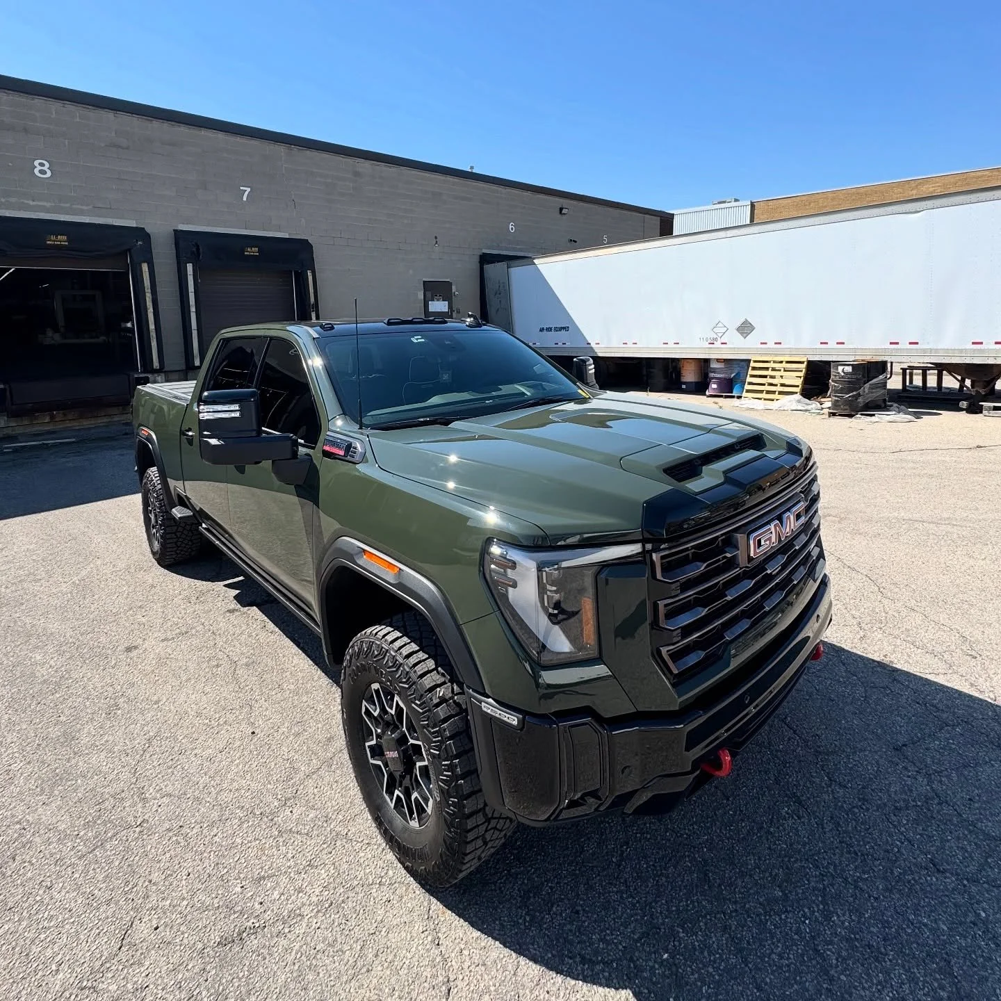 Brand new GMC 2500 AT4XHD came in straight from dealer for transformation 🔥 

Wrapped from original white to Dark Olive Green Color PPF, full coverage all around! All gloss Black Parts PPFed as well.

#WrapMeisters