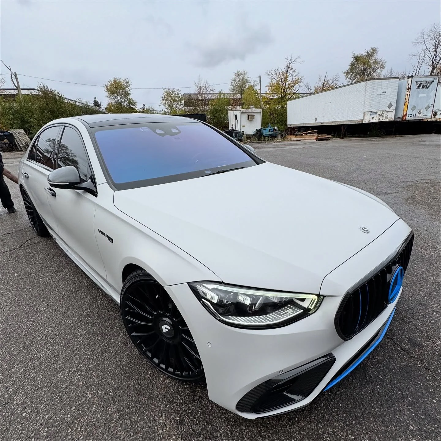 Mercedes Benz S class came in for complete transformation 

Fully wrapped in Satin Grey Avery Dennison, Full Blackout Package and Blue Accents all around the car 🔥

#WrapMeisters