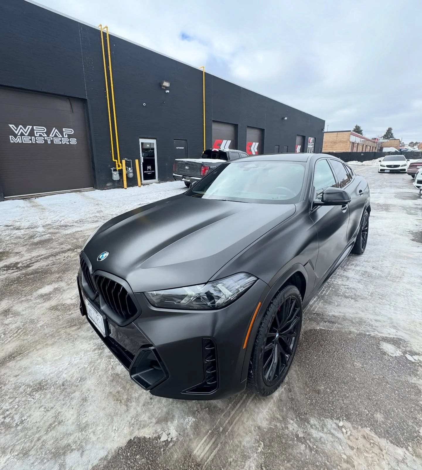 BMW X6 with full transformation in @adgraphics_na Satin Black Wrap, much meaner look and ready for the season !🔥

#WrapMeisters