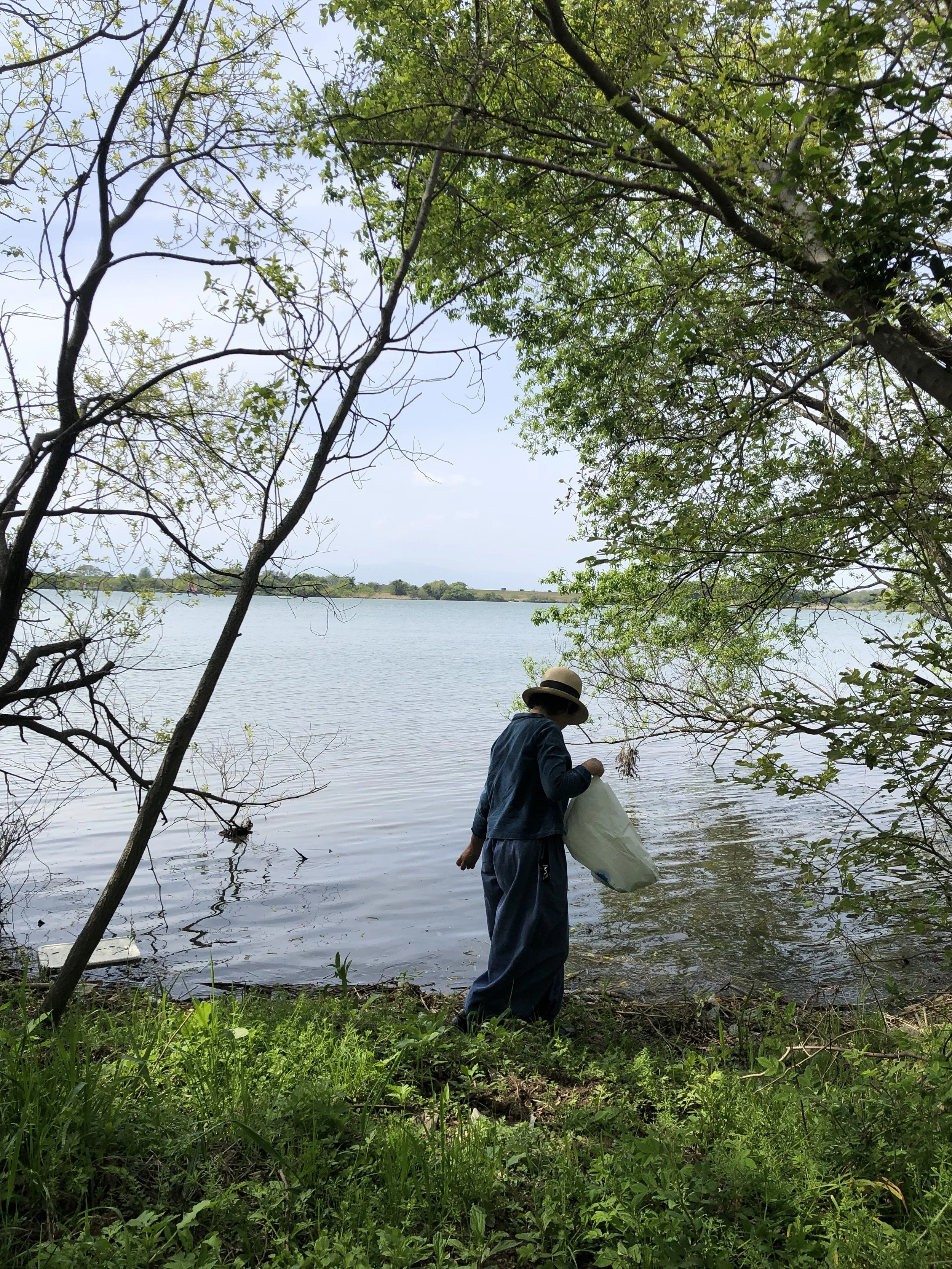 Kiso River : Salvaging and foraging materials 
