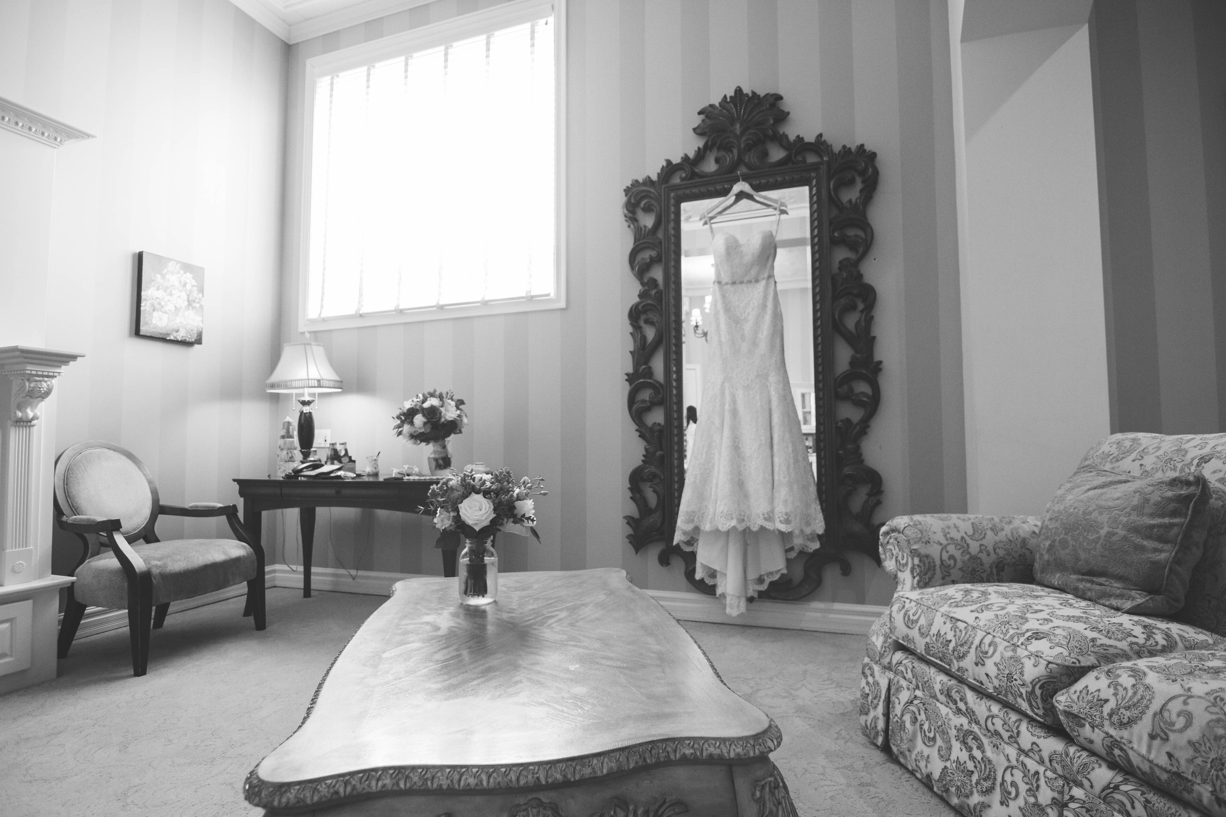 bride getting ready in her beautiful mansion