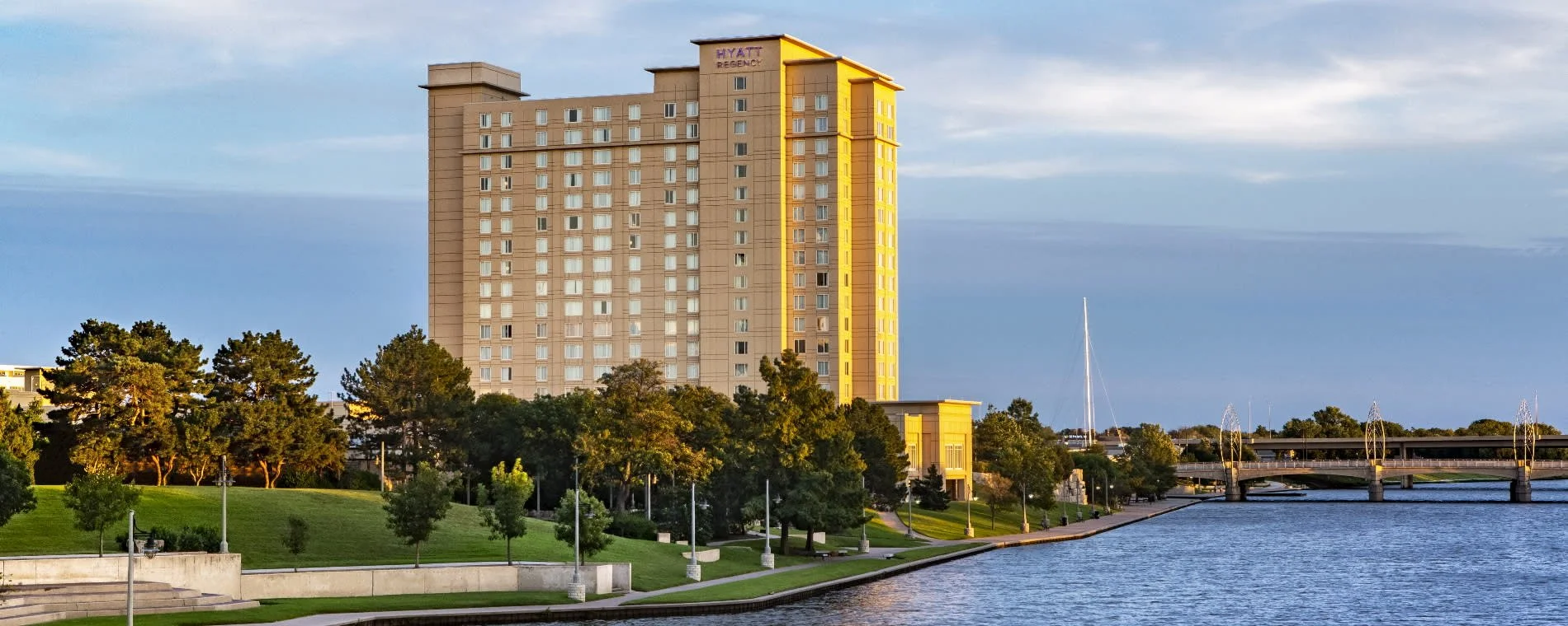 Hyatt-Regency-Wichita-Exterior-North-03639ac35056a36_03639bfa-5056-a36a-070a4e3b92373f7e.jpg
