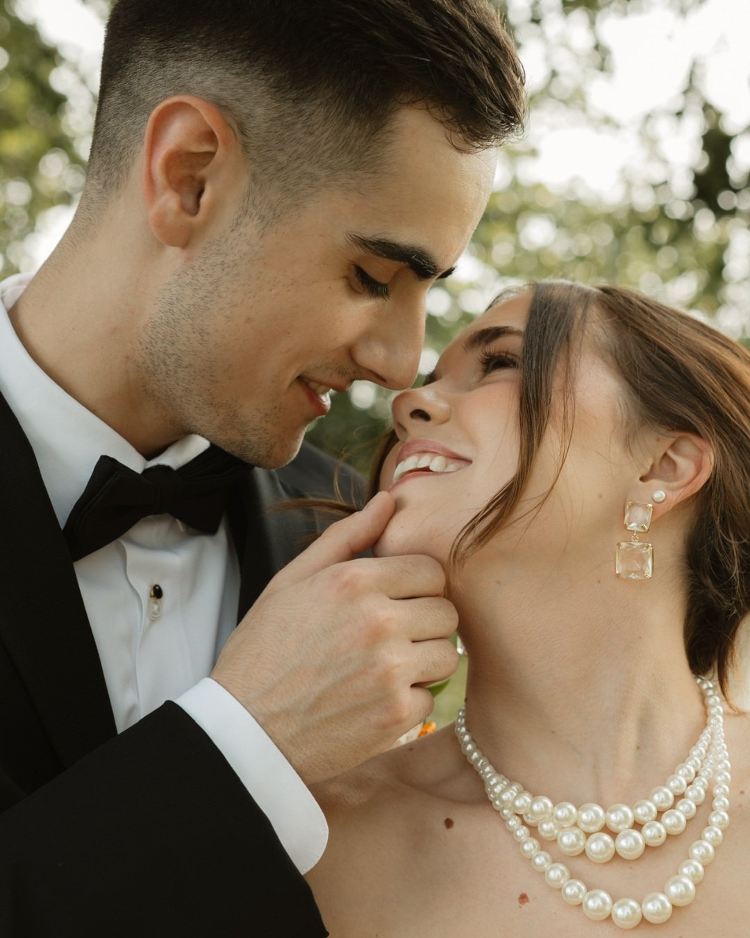 hannah + noah, finallyyyy making their way to the feed 🥹🎞️

these two had the sweetest, most intimate summer wedding day + I loved getting to document it. surrounded by their closest people, the prettiest little details, dinner together + an evenin