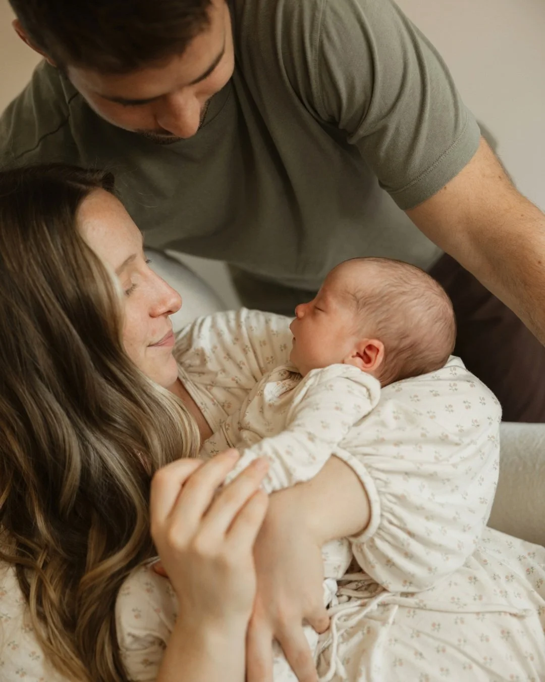 4 weeks of amara jules 🥹💕

slow afternoons at home with my sister, brother-in-law, and their beautiful baby girl. soaking in all the little moments of life with their newest love.

what a gift it is to preserve this season of life for the people i 