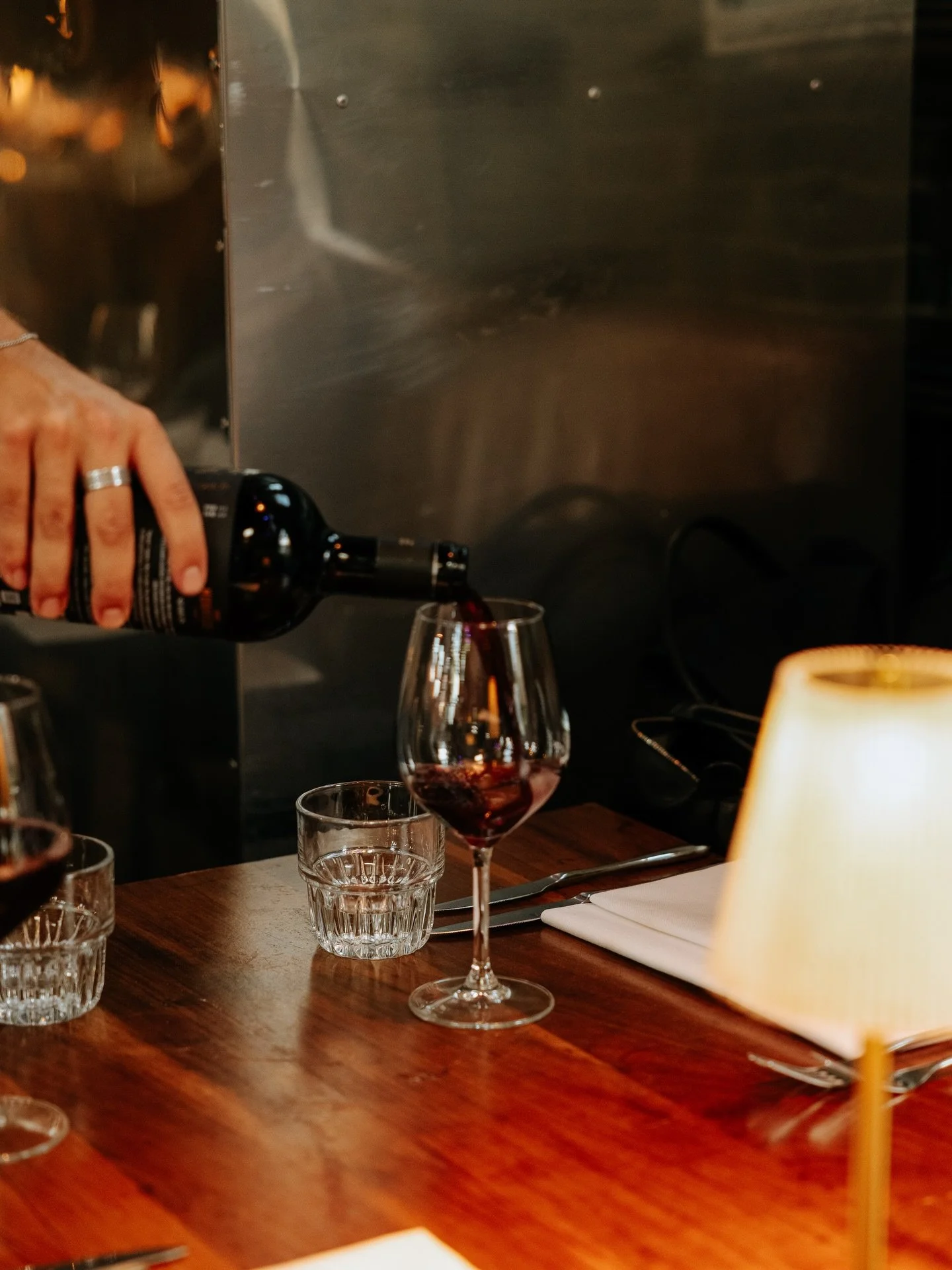 A glass in hand, a table worth staying at.

At Pompstation Amsterdam, we keep wine simple just ask, and we&rsquo;ll guide you to the right pour for your plate. Especially when it&rsquo;s one of our charcoal-grilled dishes.

Good food, good wine, no o