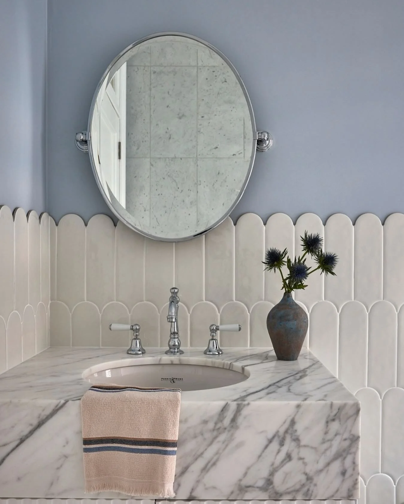 For the Federation Classic, the goal was harmony across the home.

In the bathroom, we carried the same Arabescato marble from the kitchen onto the vanity benchtop &mdash; creating a quiet thread of cohesion between two of the most-used spaces. The r