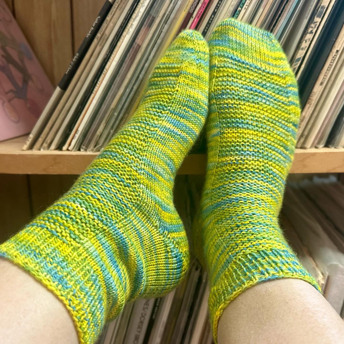 my life is complete! so head over heels (ha) in love with my new sour diesel socks! modified @tincanknits #ryesocks by working toe-up and with a #fishlipskissheel and they&rsquo;re perfect!