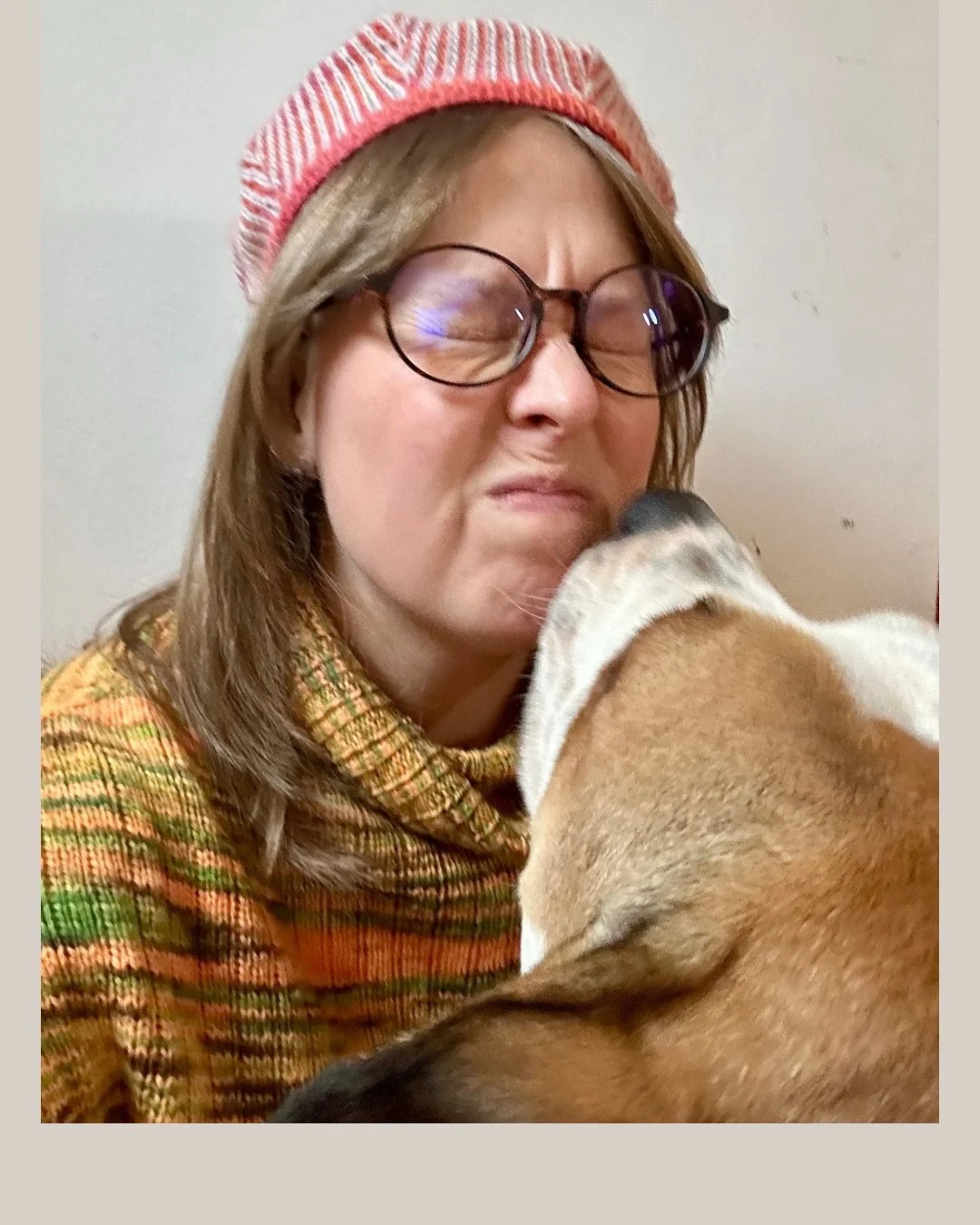 i&rsquo;m so kissable in my #branchberet by @odd_row knit with Maps Yarn Organic Merino Fingering (my current fave base) in Blood Ways and Bubble Tush 💋💋💋

also wearing my #turntablepullover by @ailbiona &mdash; i love this sweater 😎