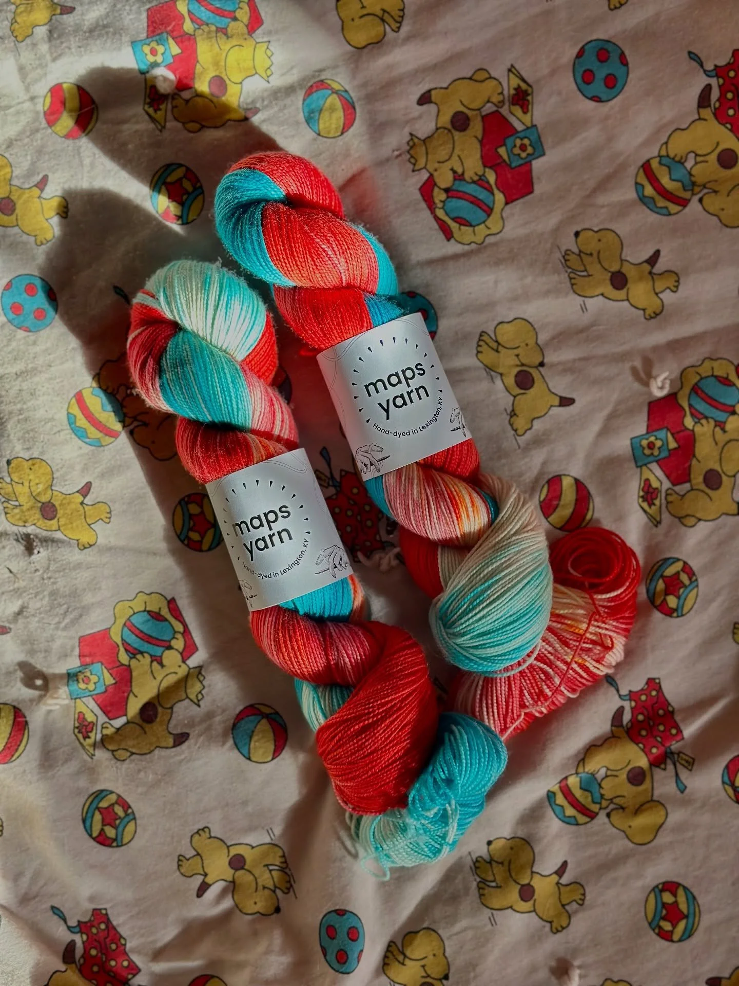 Jupiter Beam is speaking to me this morning! feeling inspired to dye some marigold sock minis to be the CC to Jupiter Beam&rsquo;s MC 🪐
thinking a sporty ribbed sock in these groovy colors&hellip;