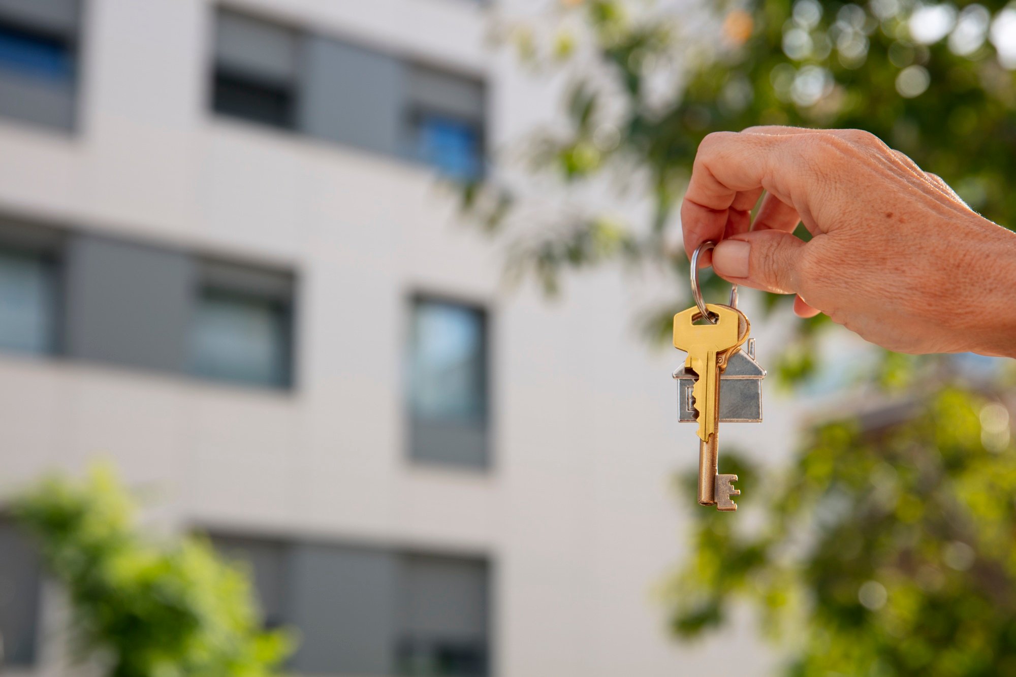 landlord holding a keys for tenancy agreement