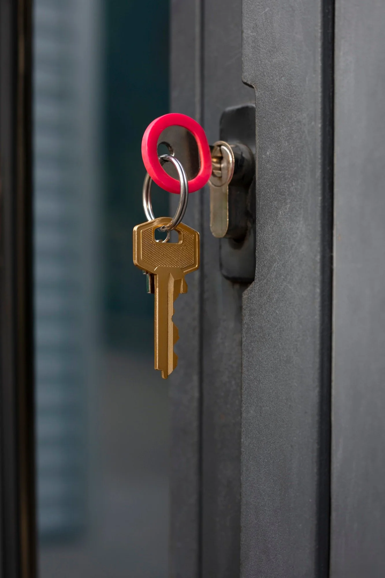 tenants keys to a landlord's door from a tenancy contract