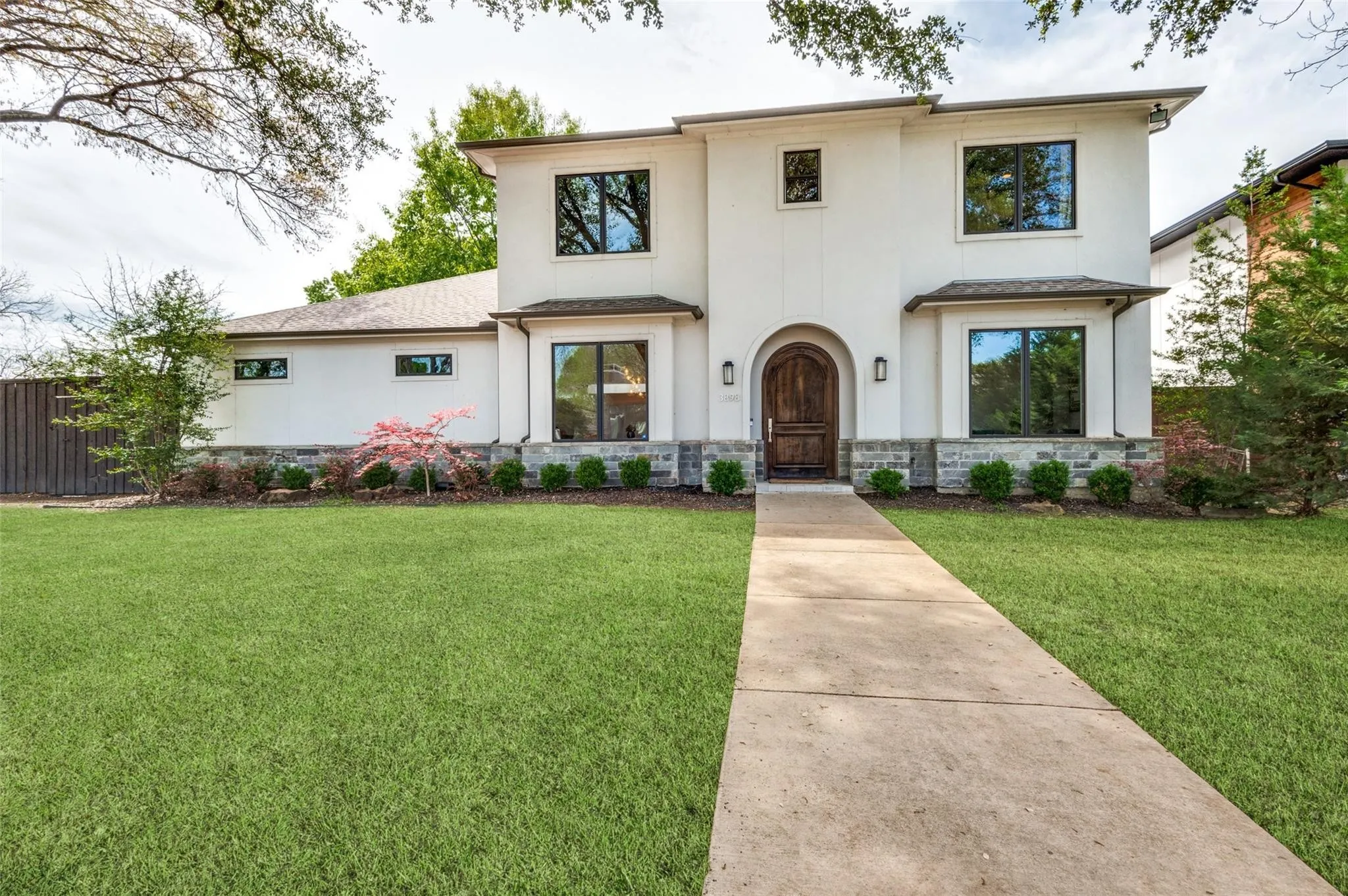 3898 Van Ness Ln. .jpg