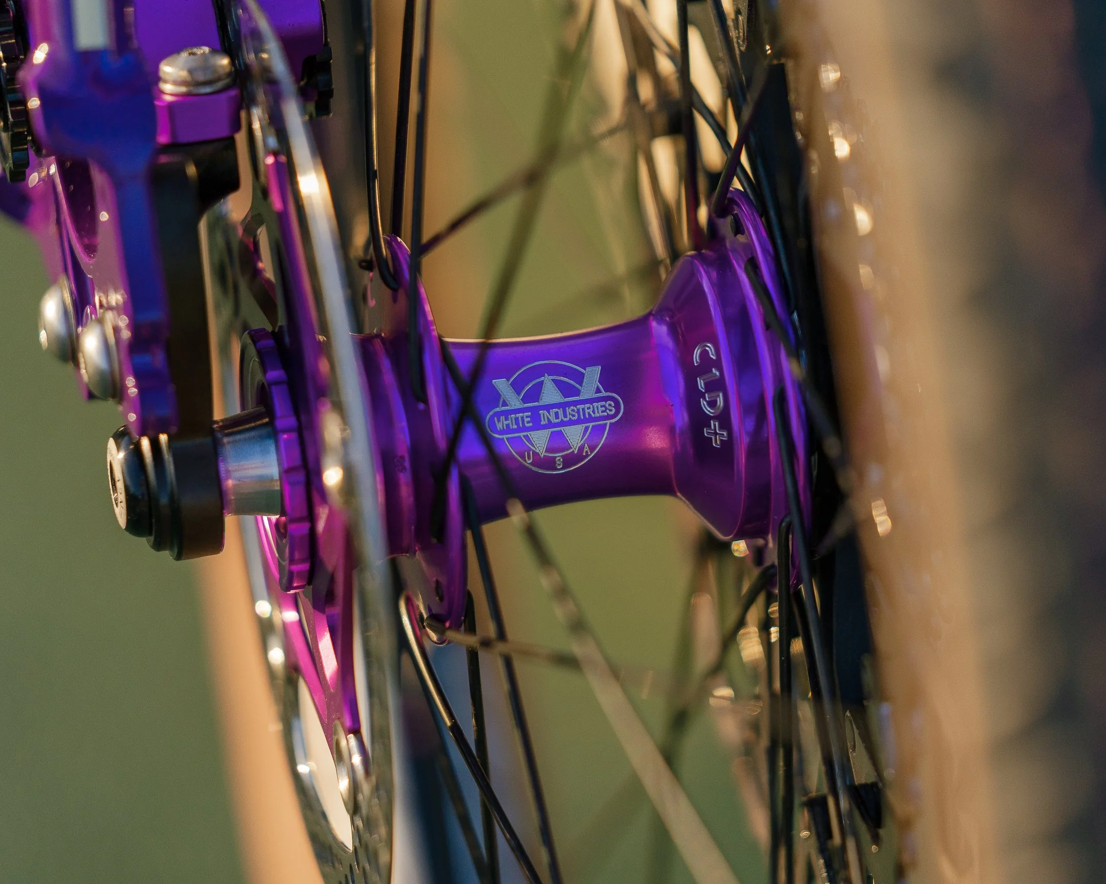 a photo of a purple bicycle hub