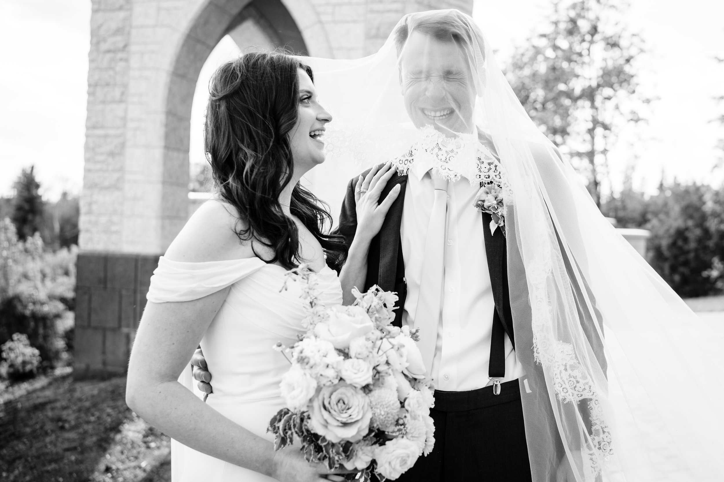 botanical-garden-wedding-venue-outdoor-veil-fun.jpg
