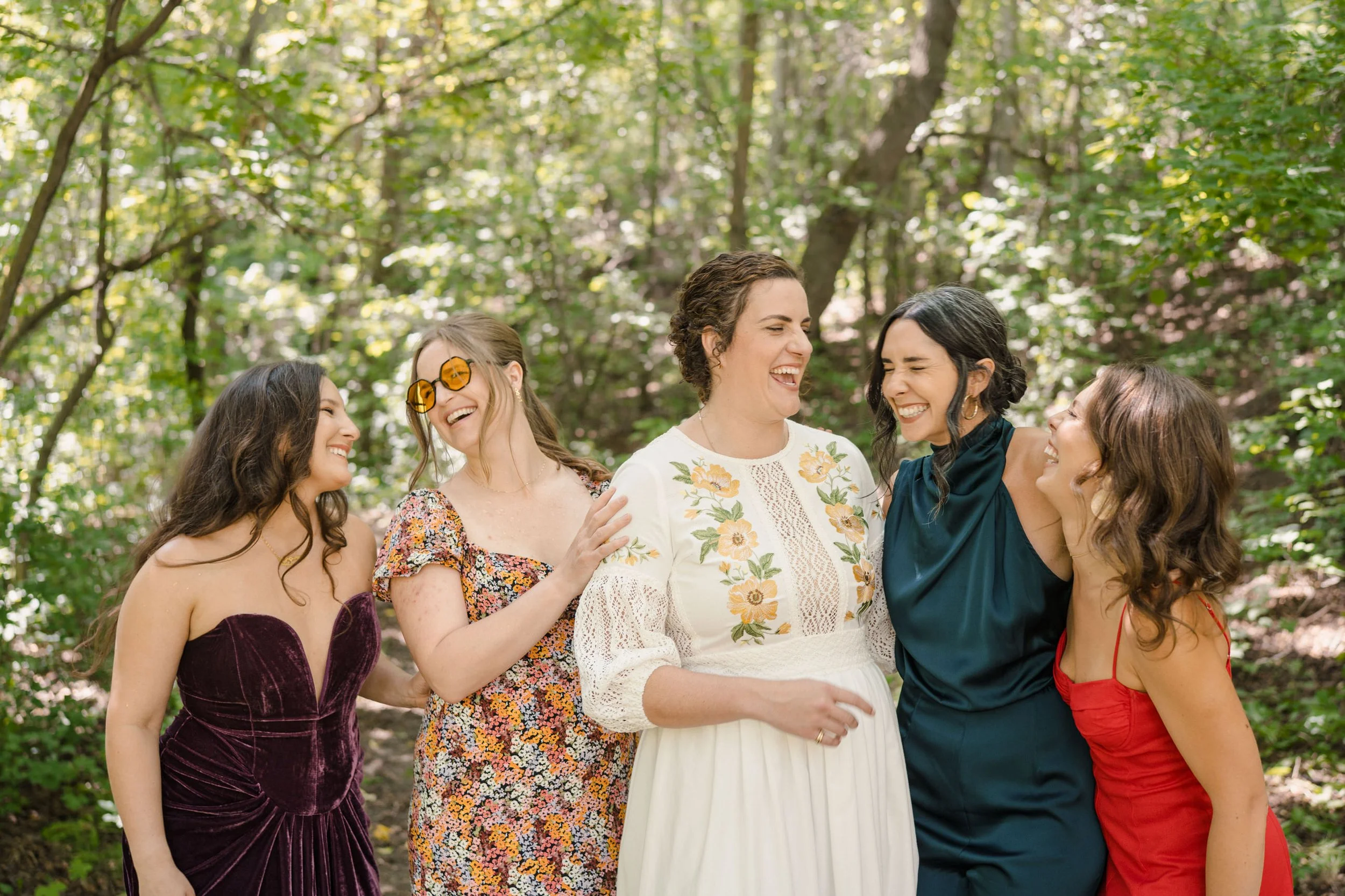 friends-laughing-fun-wedding-photo.jpg