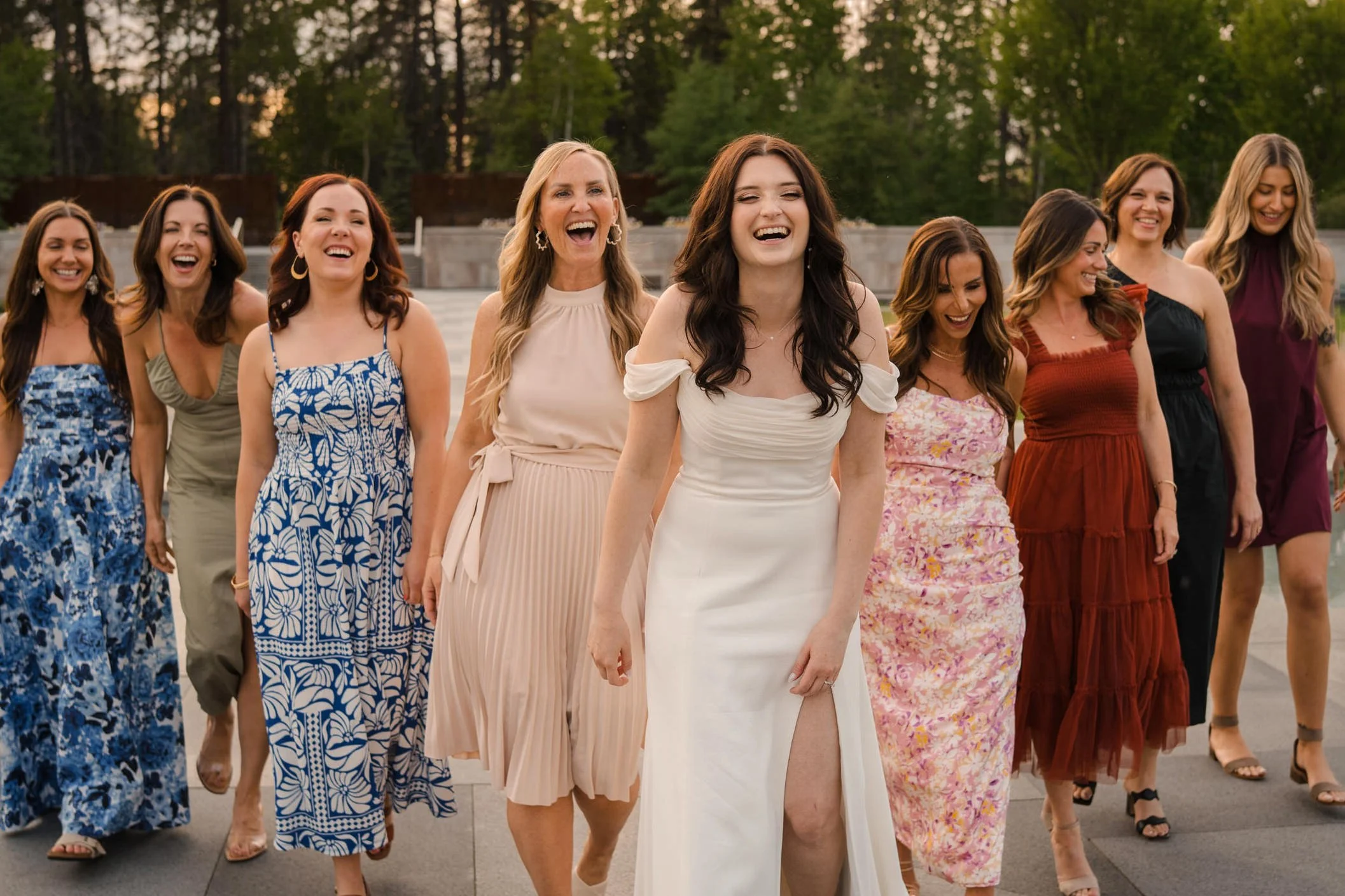 golden-hour-friends-bridesmaids-candid-photography.jpg