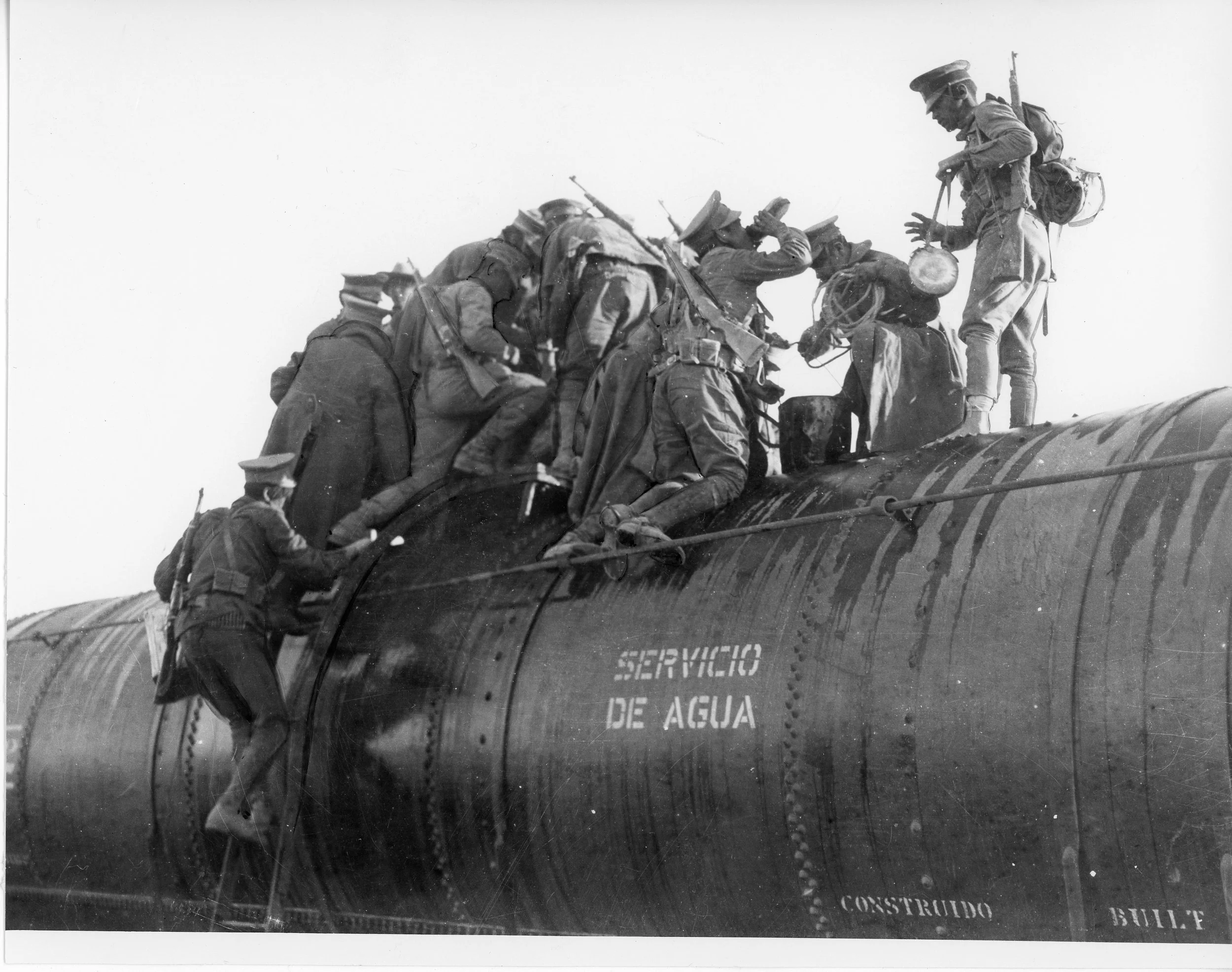 Mexican soldiers on a water tank, 1929 © James Abbe Archive