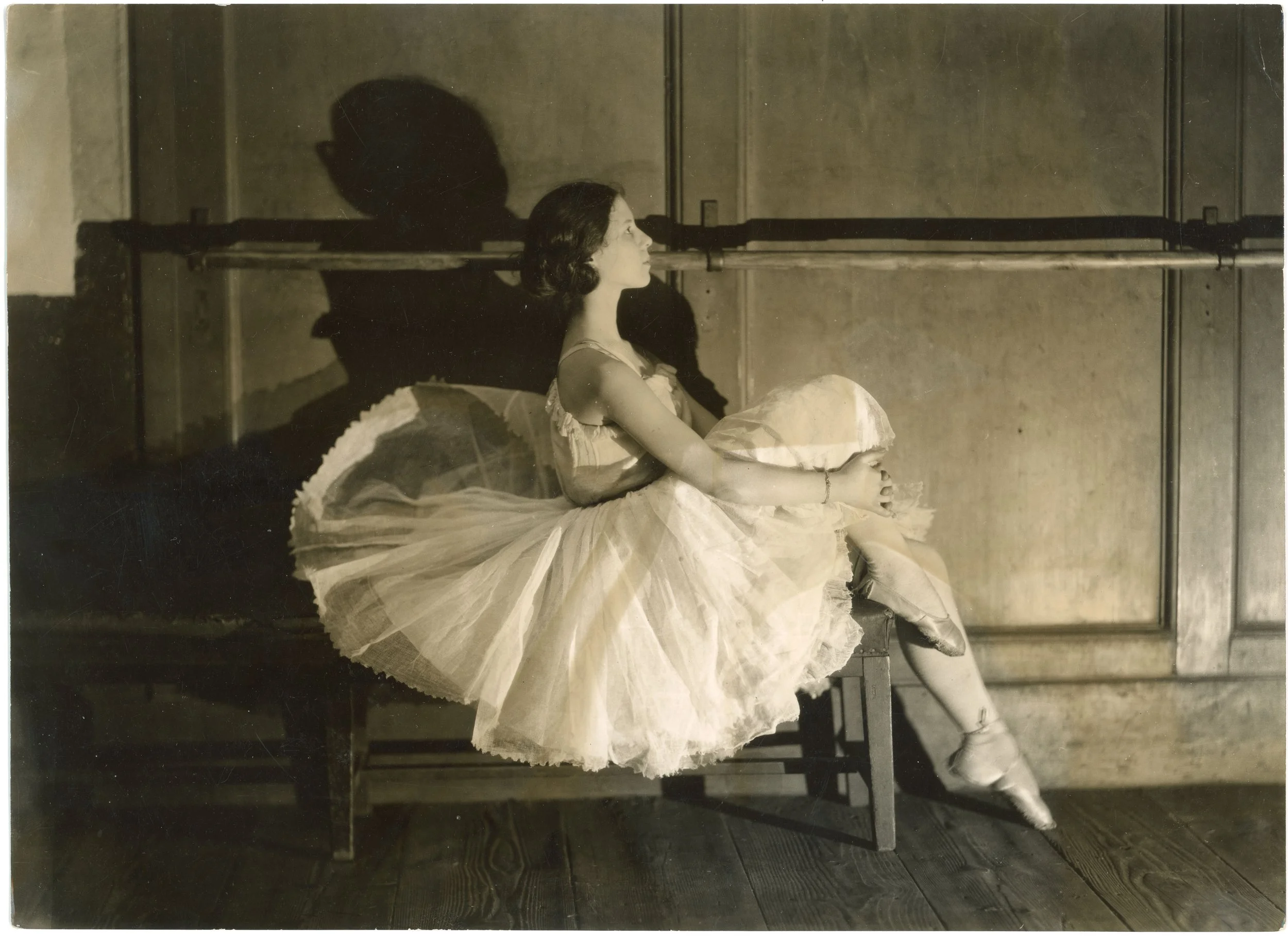 Dancer at the Paris Opera Ballet © James Abbe Archive