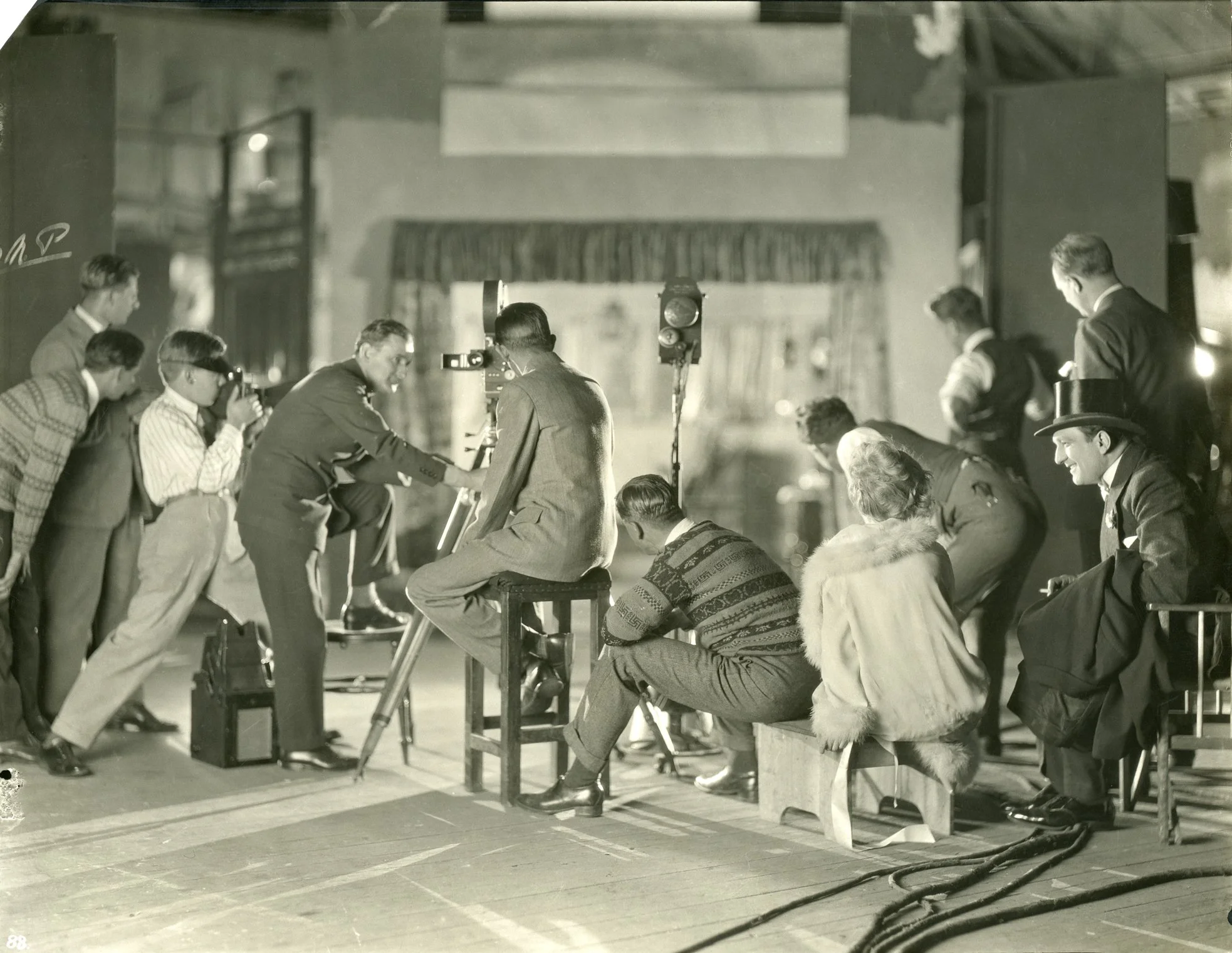 On the set of the film "London" © James Abbe Archive