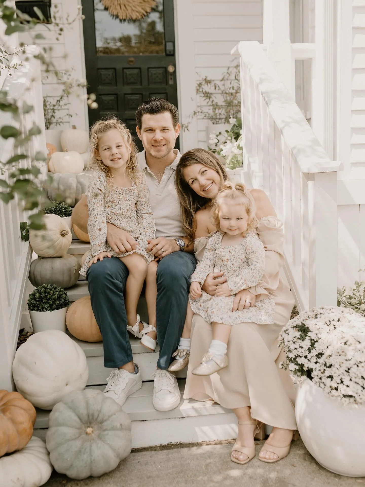 MINI. SESSION. SEASON. IS. HERE. 

I am so excited, but maybe more honored to be doing your holiday sessions this year. After the year we have had, I didn&rsquo;t know if I could bring back the heartbeat that keeps this business alive. 

Turns out, e