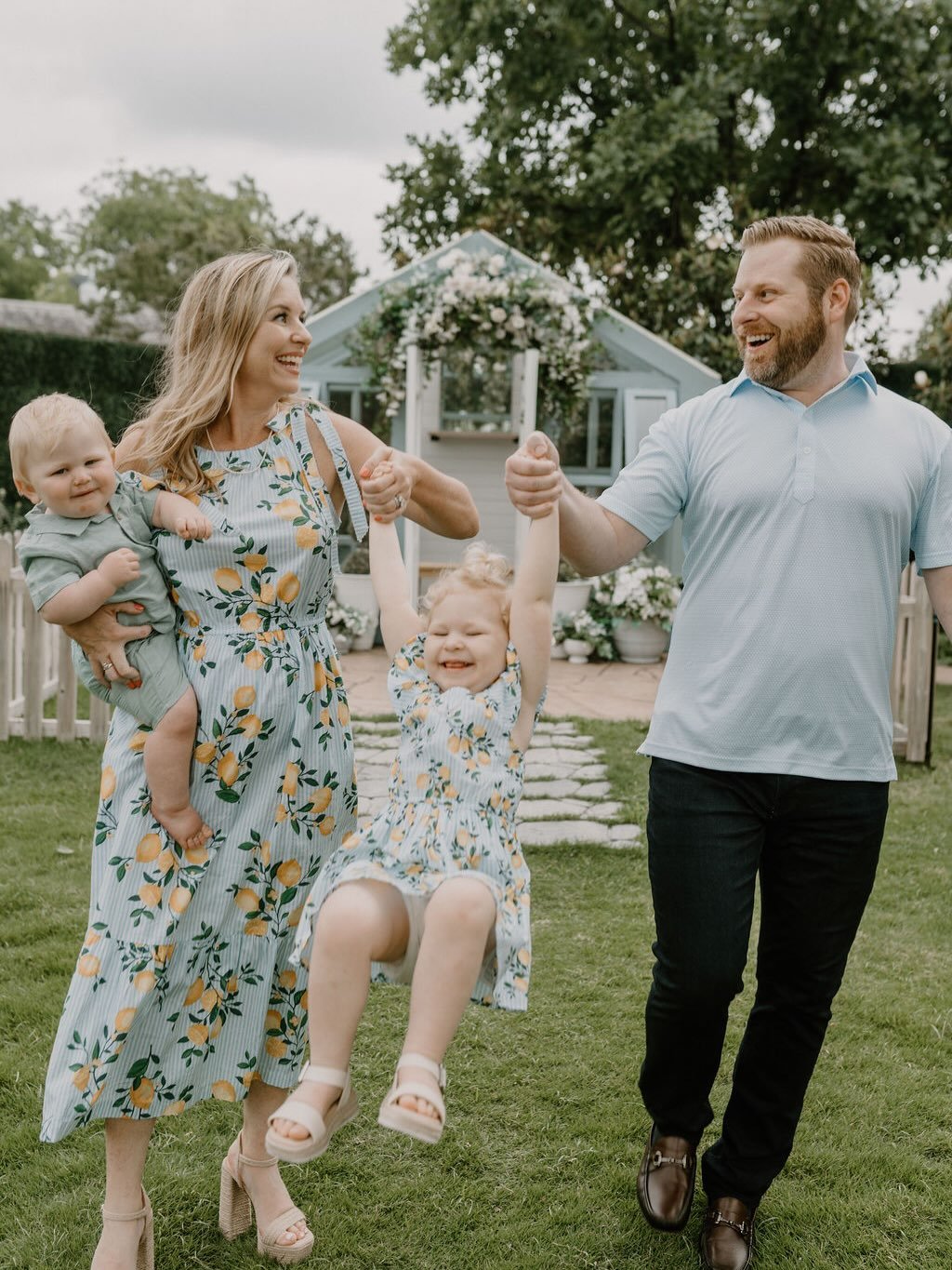 First Birthday 🤝 Family Photos

I&rsquo;ve done a few of these sessions lately, and they&rsquo;ve quickly become one of my favorite ways to celebrate a first birthday.

Mini sessions are a client favorite for a reason, but there&rsquo;s something re