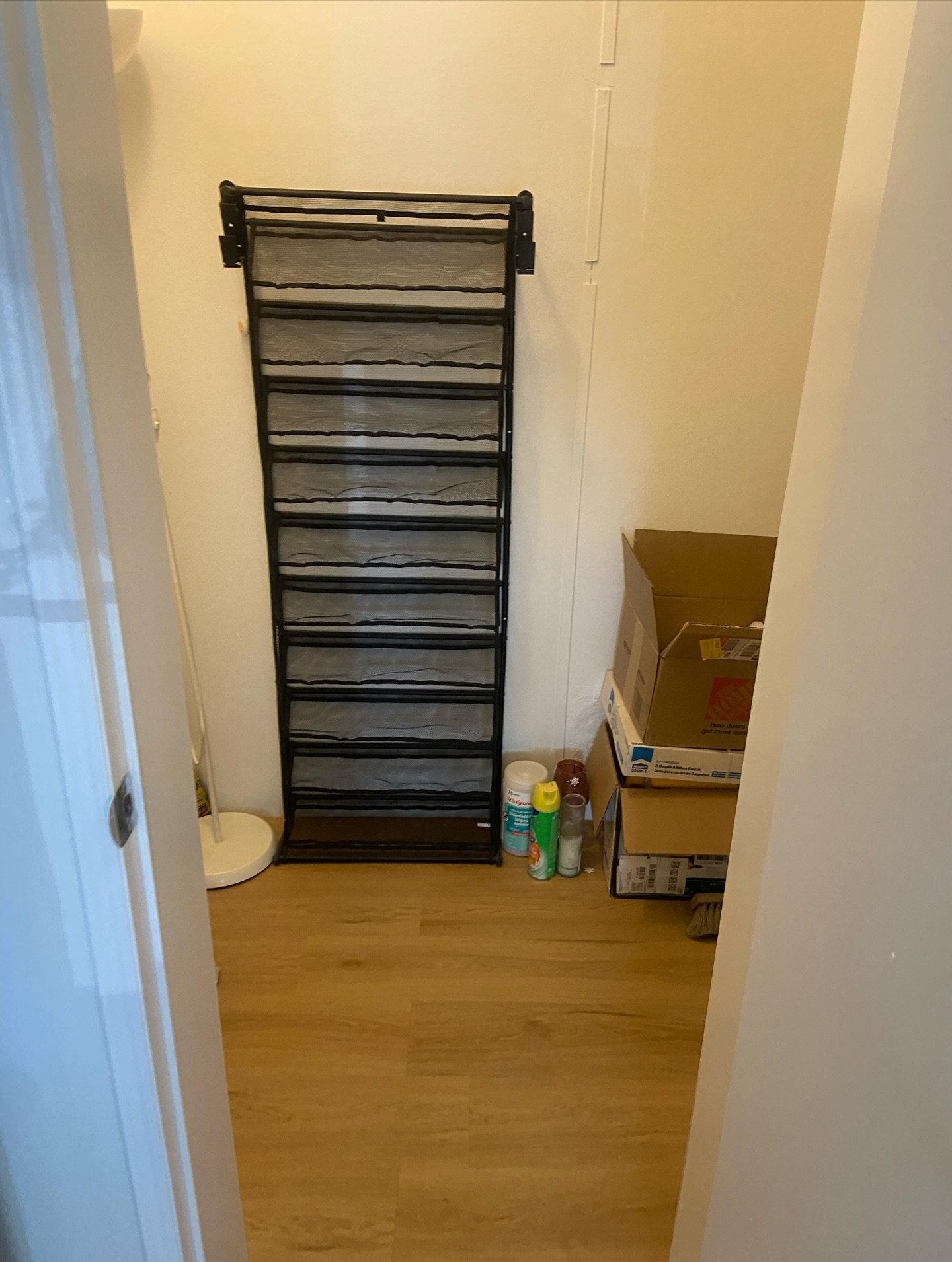 Wardrobe Closet Installation 

Book @ www.movemountassemble.com