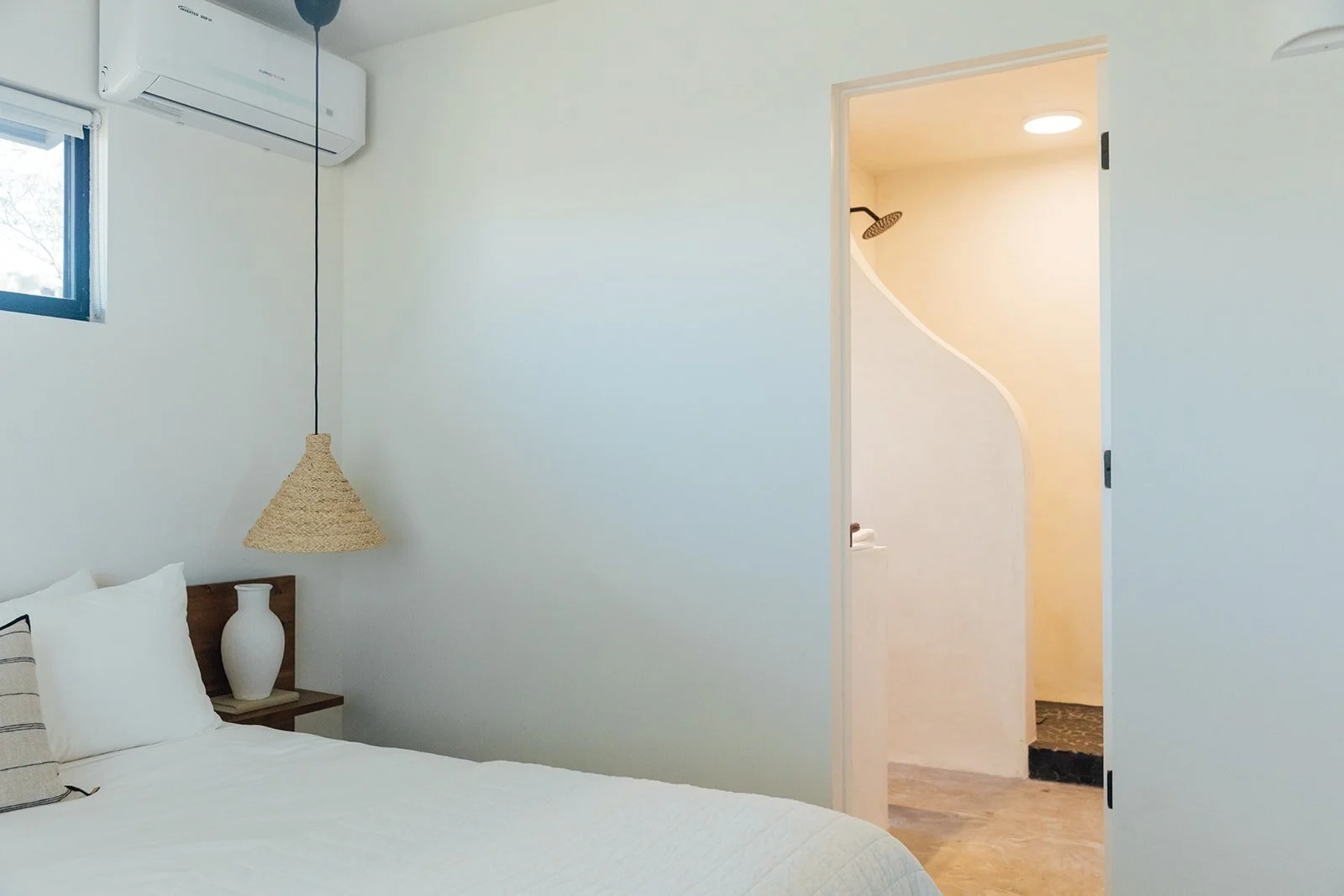 Bedroom2_006.jpg